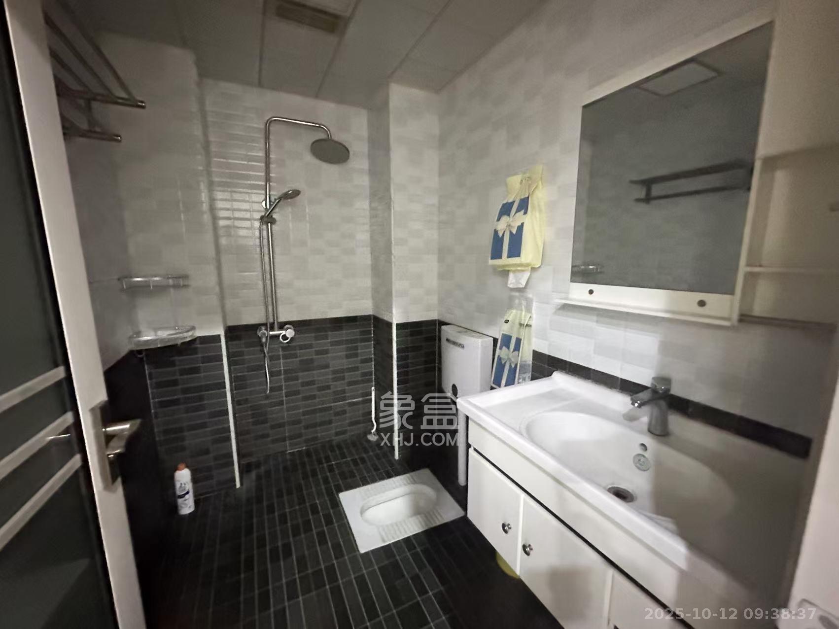 丰园城(鄱阳小区二期)  1室1厅1卫    1300.0元/月 丰园城(鄱阳小区二期)  1室1厅1卫    1300.0元/月