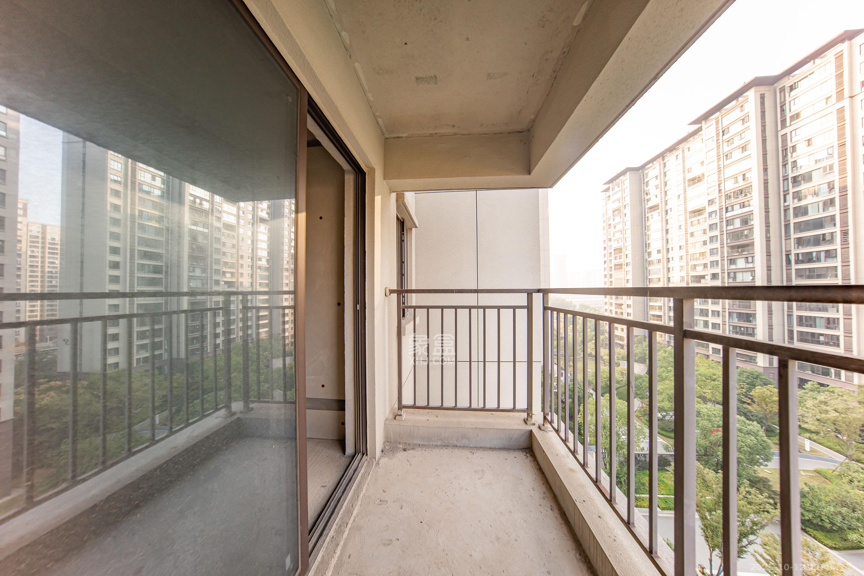 城发恒伟星雅韵(恒伟星辉苑) 4室2厅2卫 170.0万 城发恒伟星雅韵(恒伟星辉苑) 4室2厅2卫 170.0万阳台