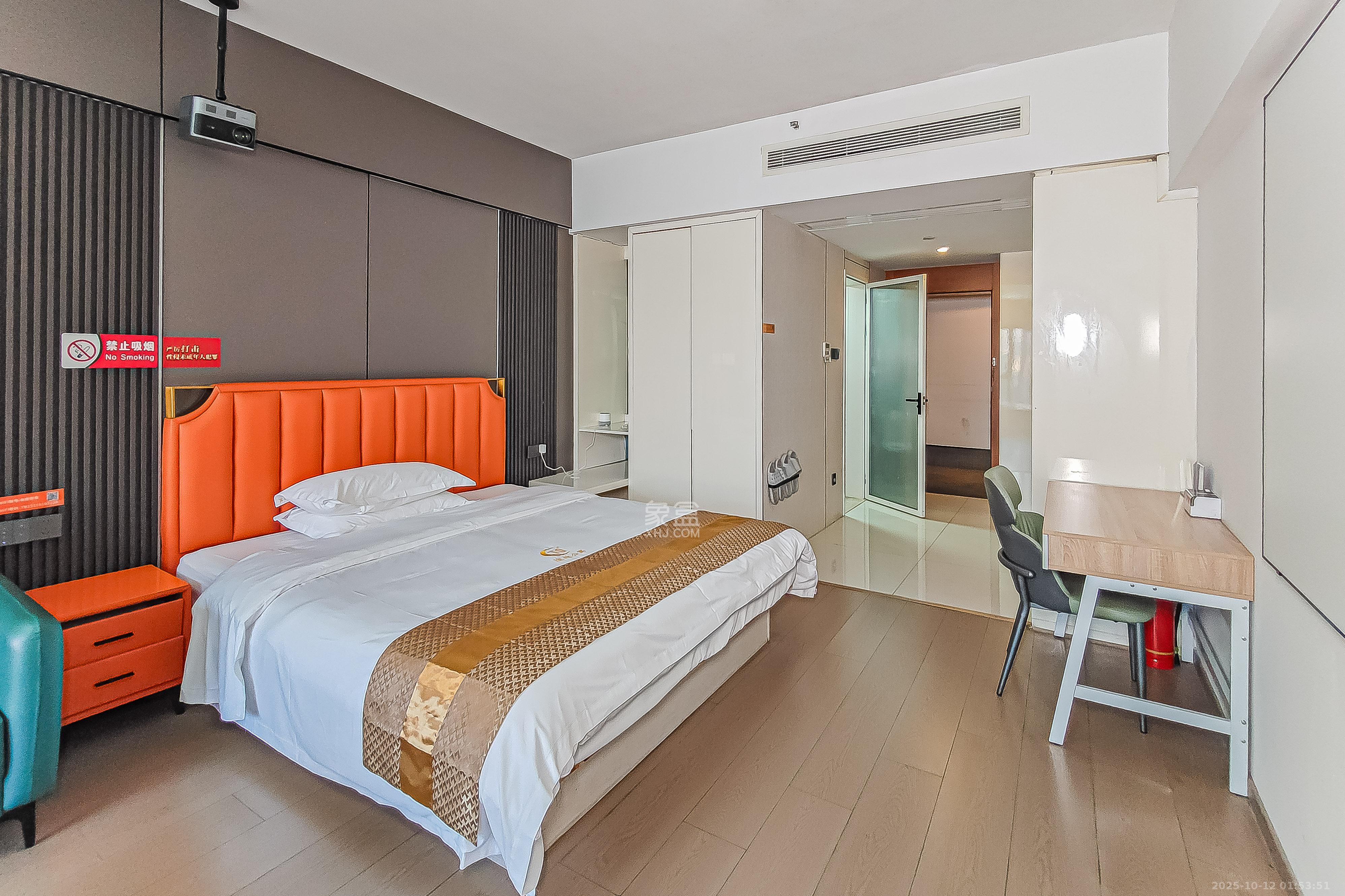 东怡外国(南湖一号) 1室1厅1卫 53.0万 东怡外国(南湖一号) 1室1厅1卫 53.0万卧室