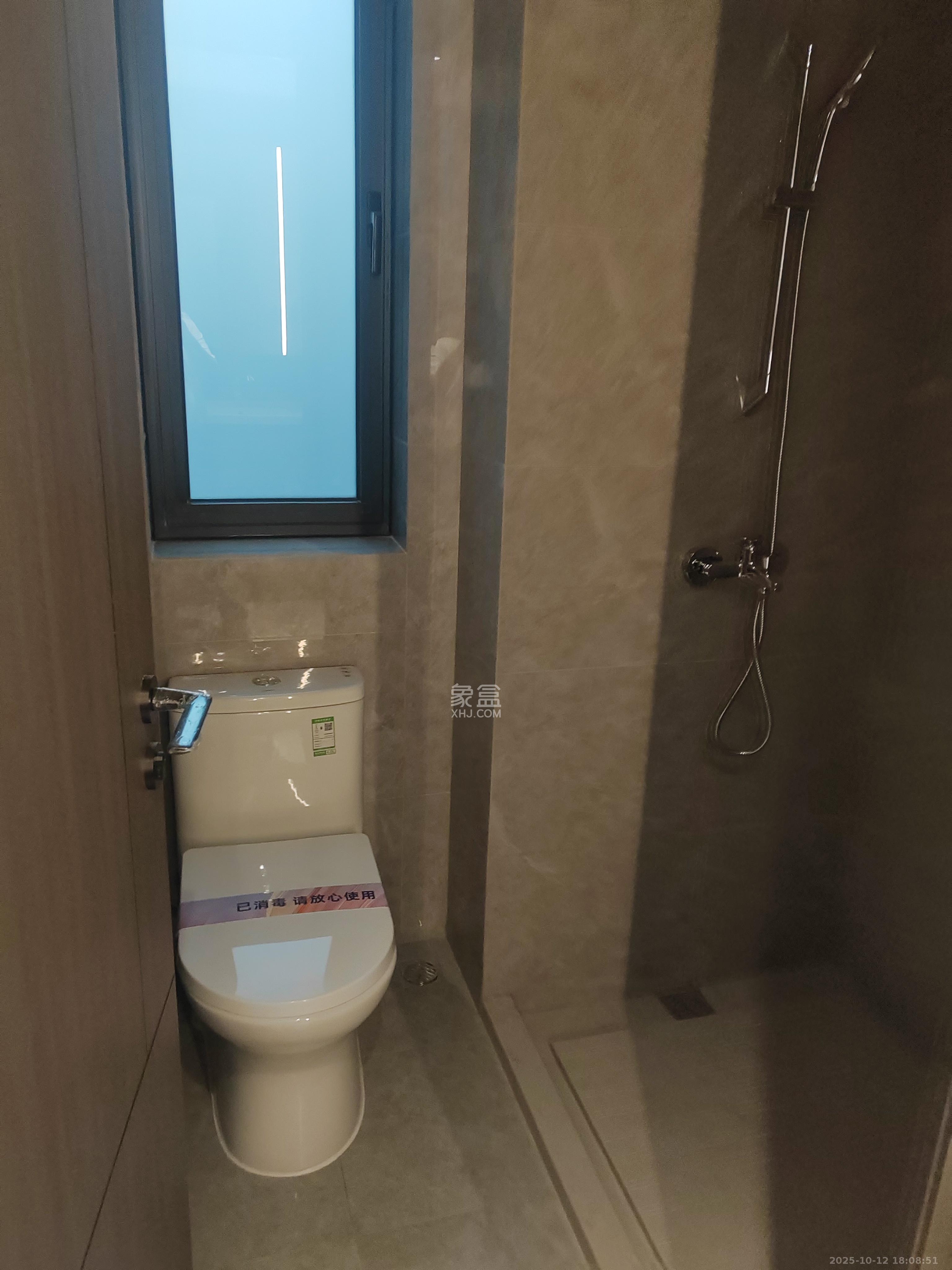 万科松湖天地  4室2厅2卫    5000.0元/月 万科松湖天地  4室2厅2卫    5000.0元/月室内图