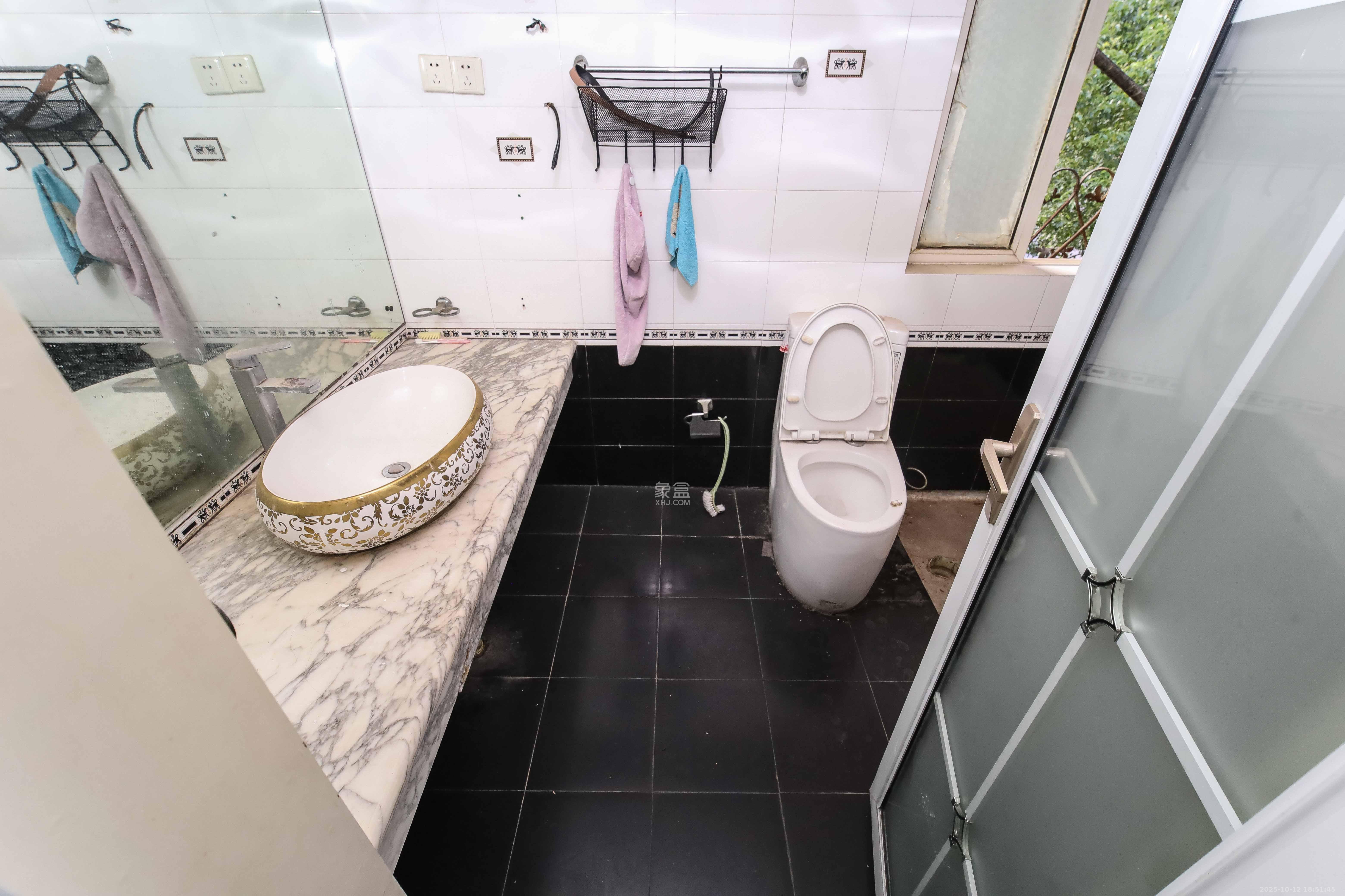 芙蓉苑  3室2厅3卫    3000.0元/月室内图