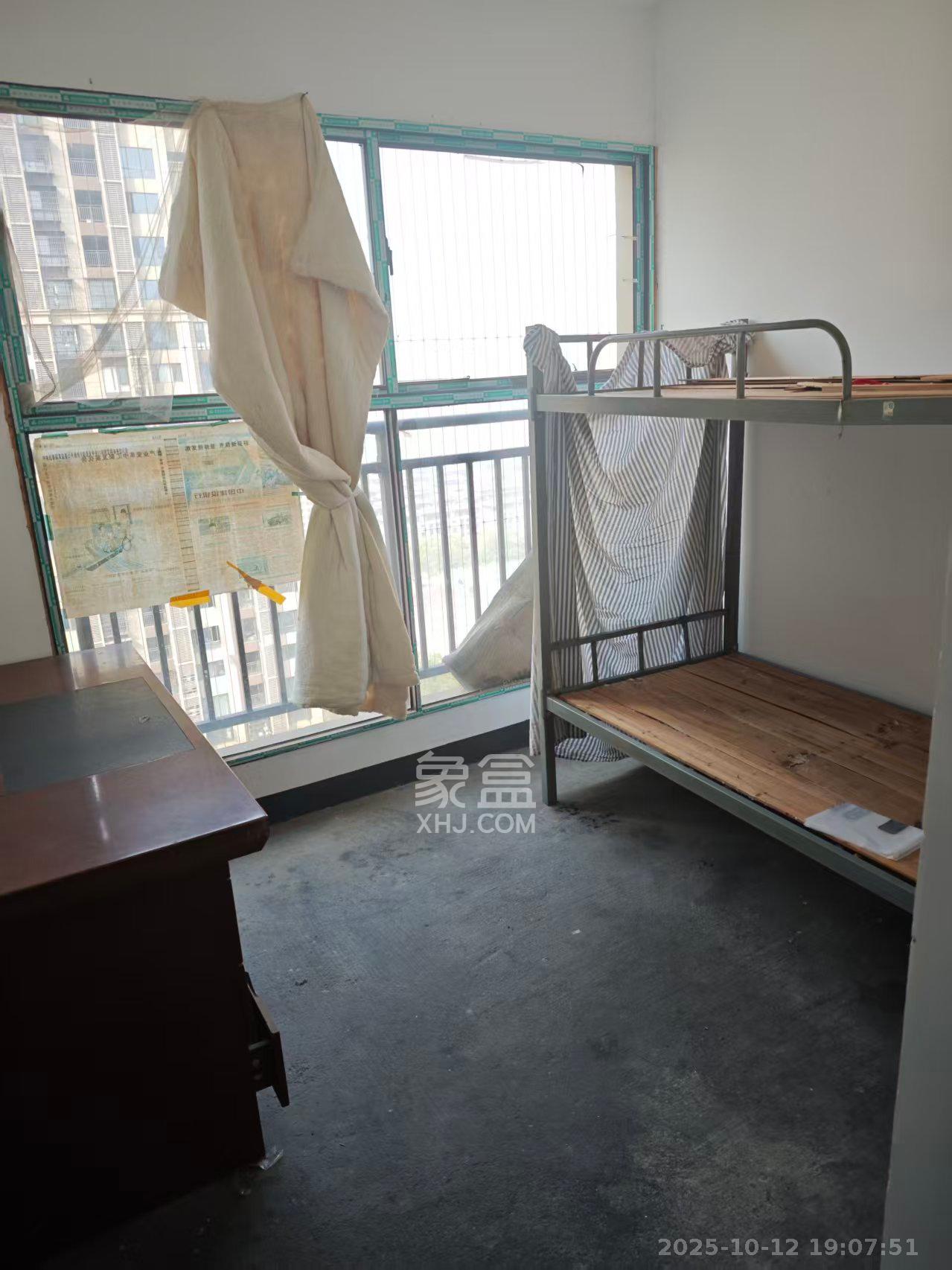 星湖湾二期高层 3室2厅2卫 1500.0元/月 星湖湾二期高层 3室2厅2卫 1500.0元/月室内图