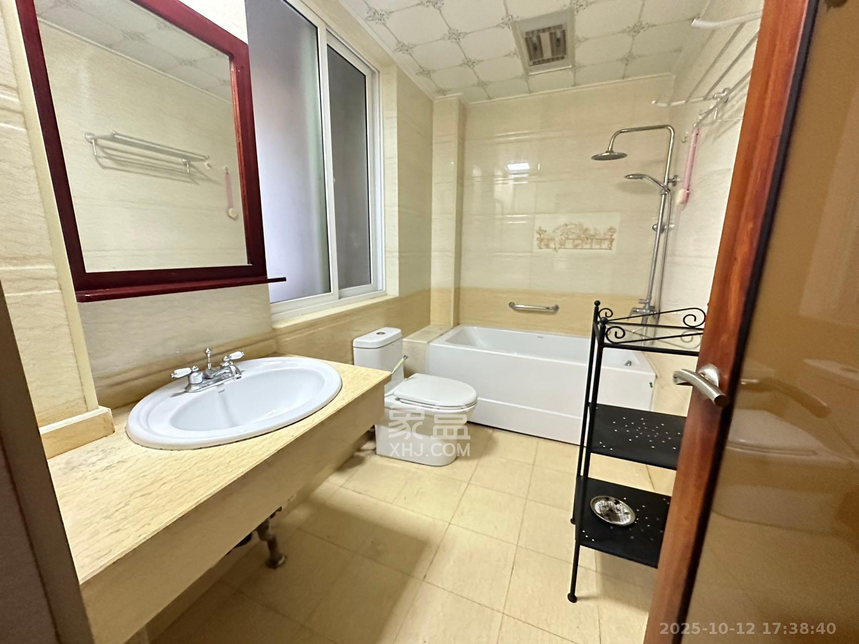 上河国际C区  3室1厅2卫    2900.0元/月室内图