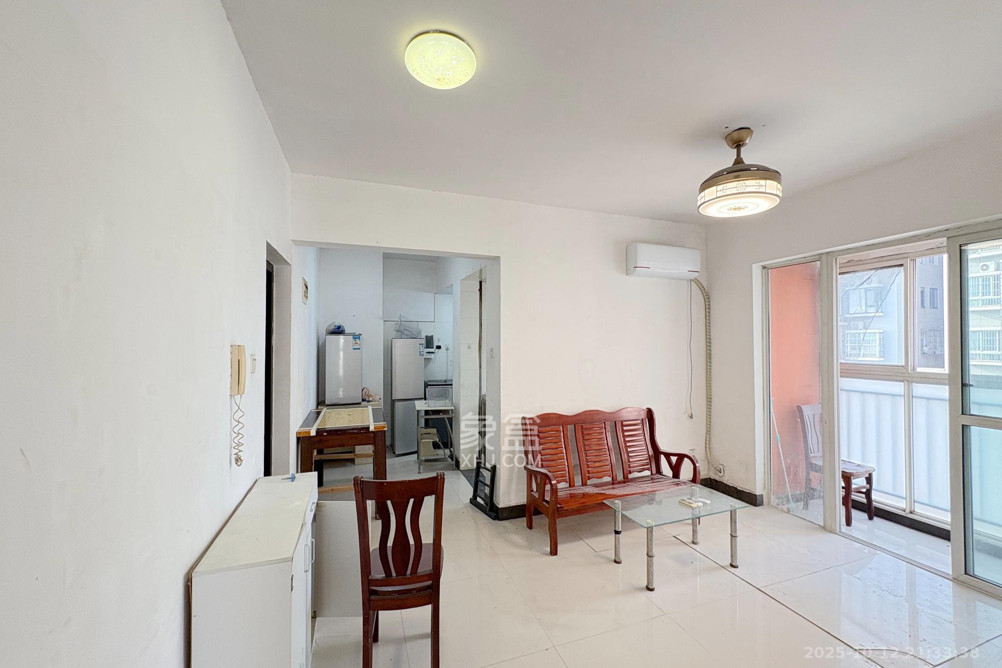 星典时代  3室2厅1卫    65.0万客厅