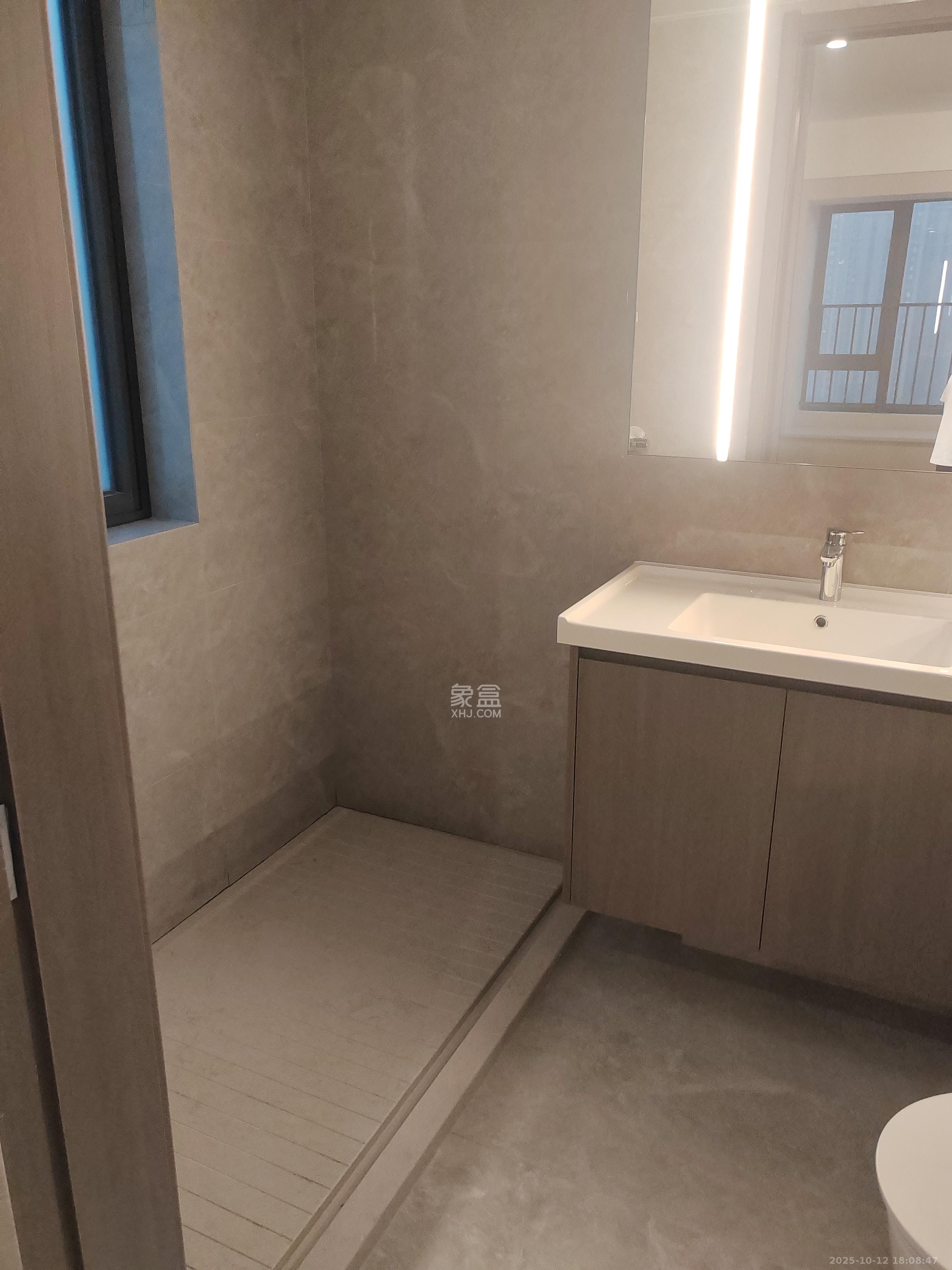 万科松湖天地  4室2厅2卫    5000.0元/月 万科松湖天地  4室2厅2卫    5000.0元/月室内图