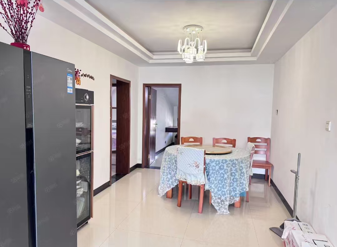 五江建材城 4室2厅2卫 25.8万 五江建材城 4室2厅2卫 25.8万客厅