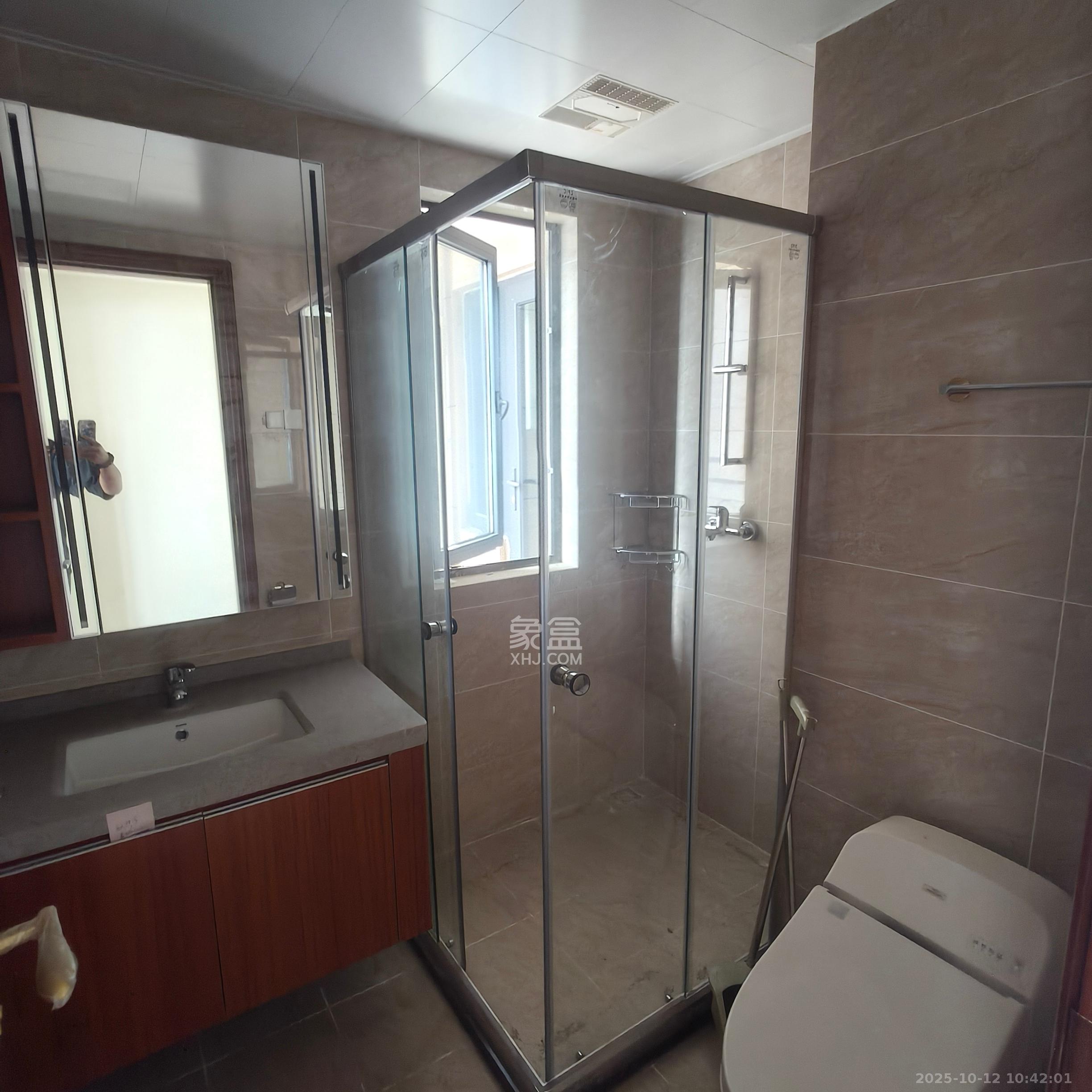 恒大御景天下城三期  3室2厅1卫    2400.0元/月 恒大御景天下城三期  3室2厅1卫    2400.0元/月室内图