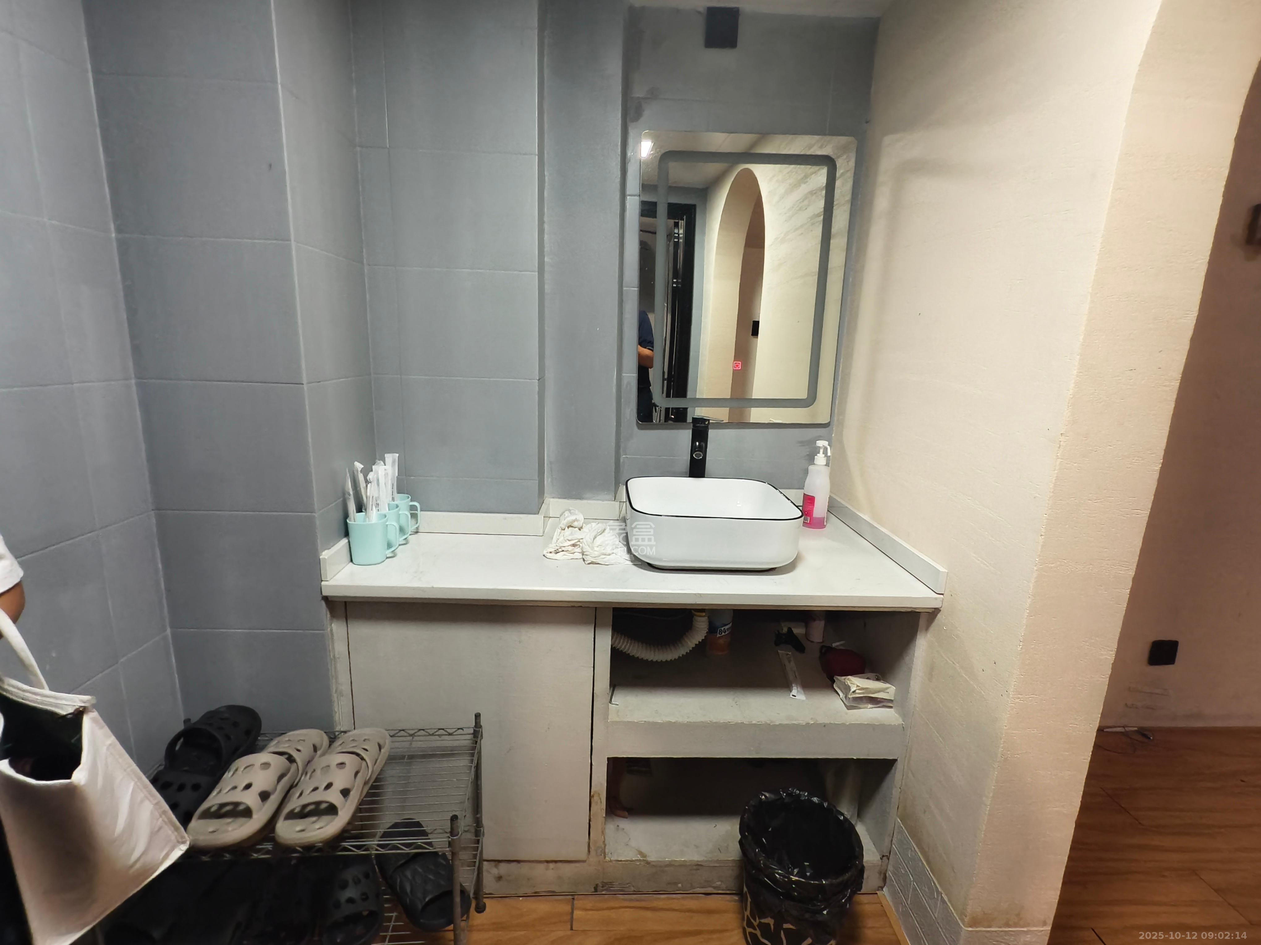 七彩丽都  1室1厅1卫    2000.0元/月室内图