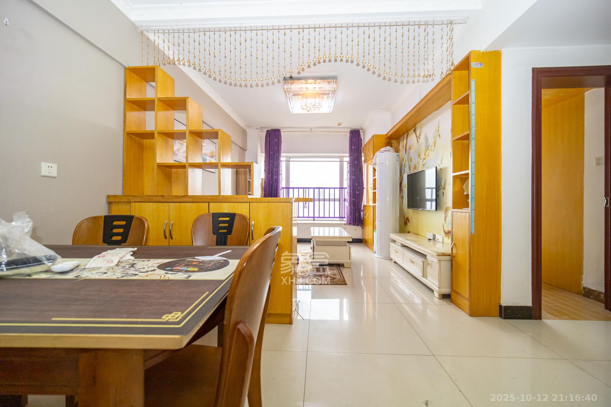 新长海广场 3室2厅1卫 36.0万 新长海广场 3室2厅1卫 36.0万客厅