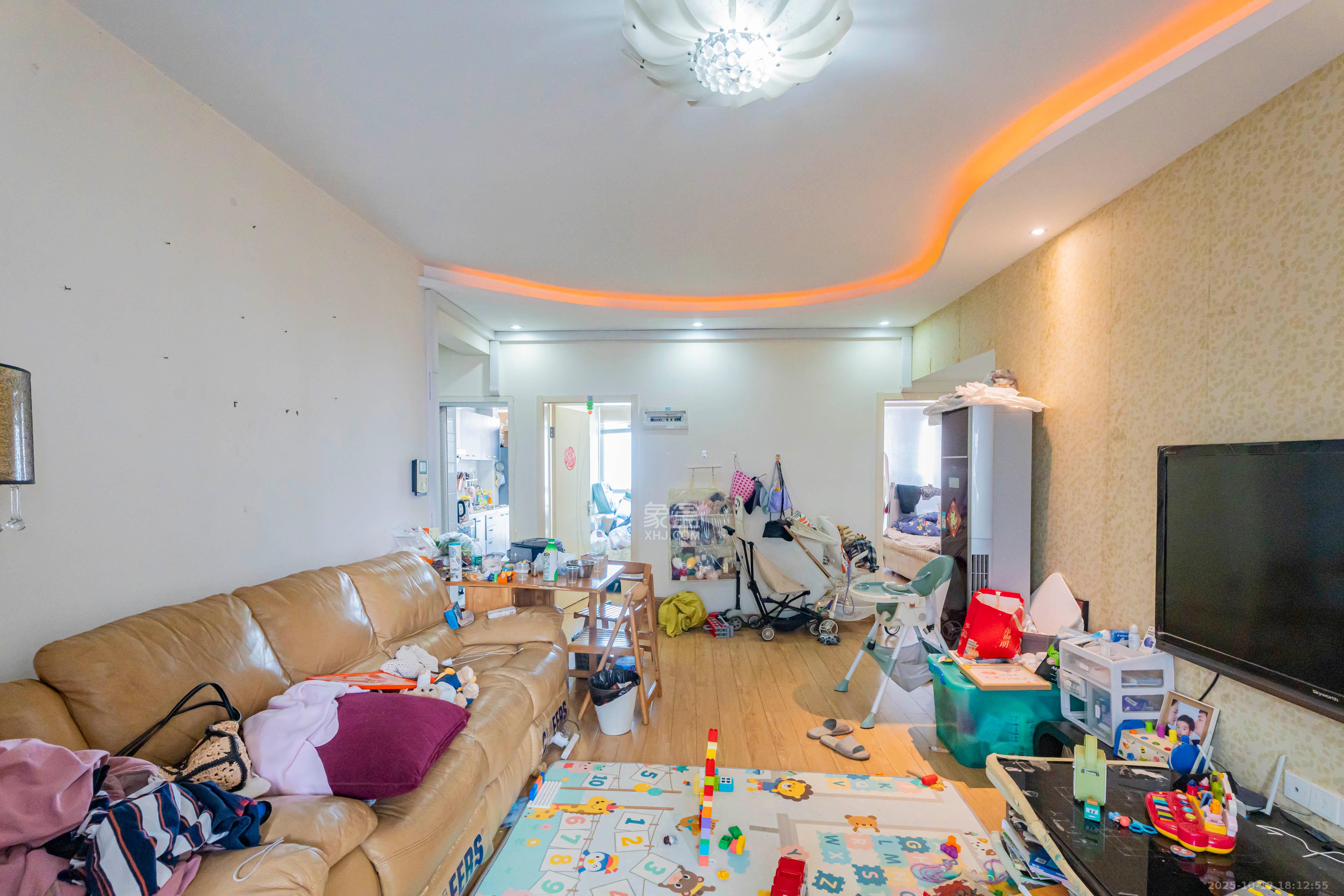 凯乐国际城 2室2厅1卫 87.0万 凯乐国际城 2室2厅1卫 87.0万客厅