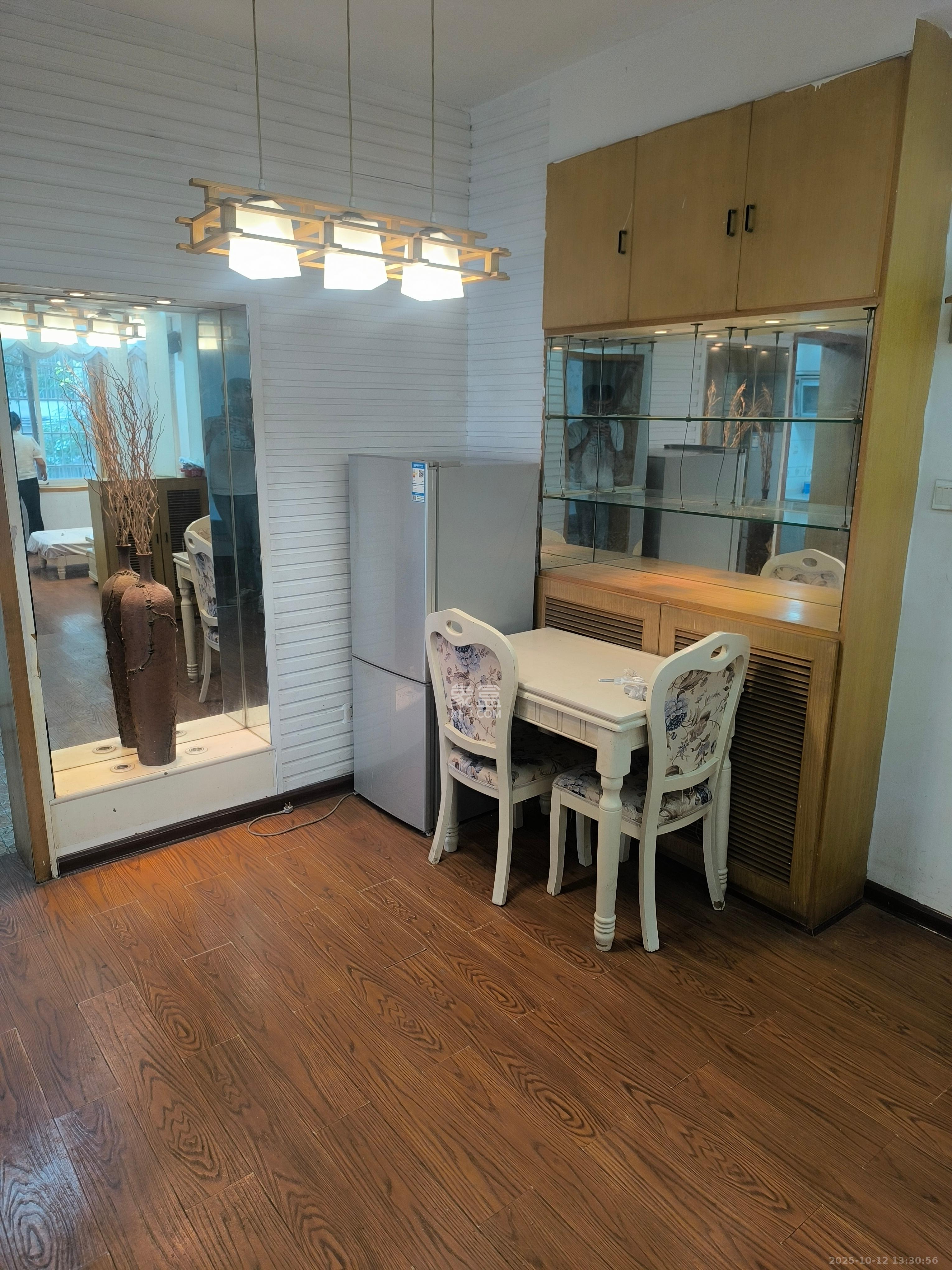 省建行宿舍  2室2厅1卫    2300.0元/月 省建行宿舍  2室2厅1卫    2300.0元/月室内图