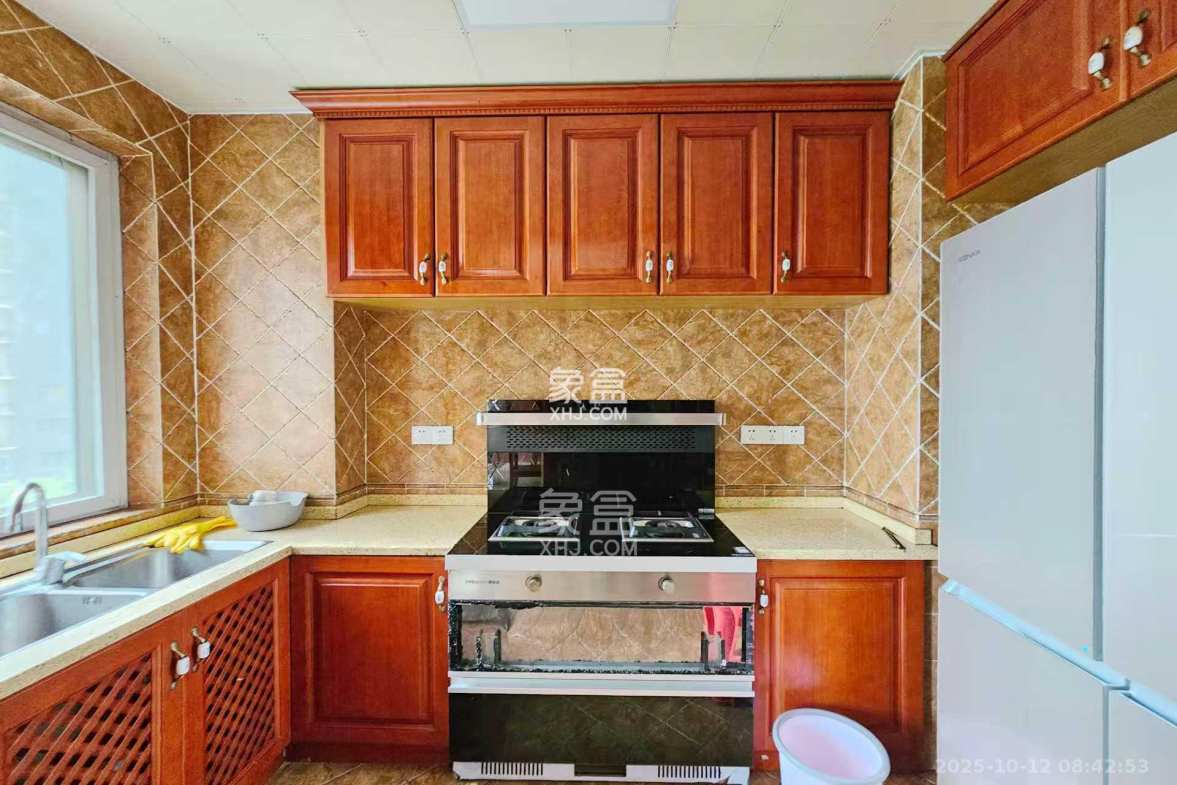 嘉宇盛世华章 3室2厅2卫 4000.0元/月 嘉宇盛世华章 3室2厅2卫 4000.0元/月室内图