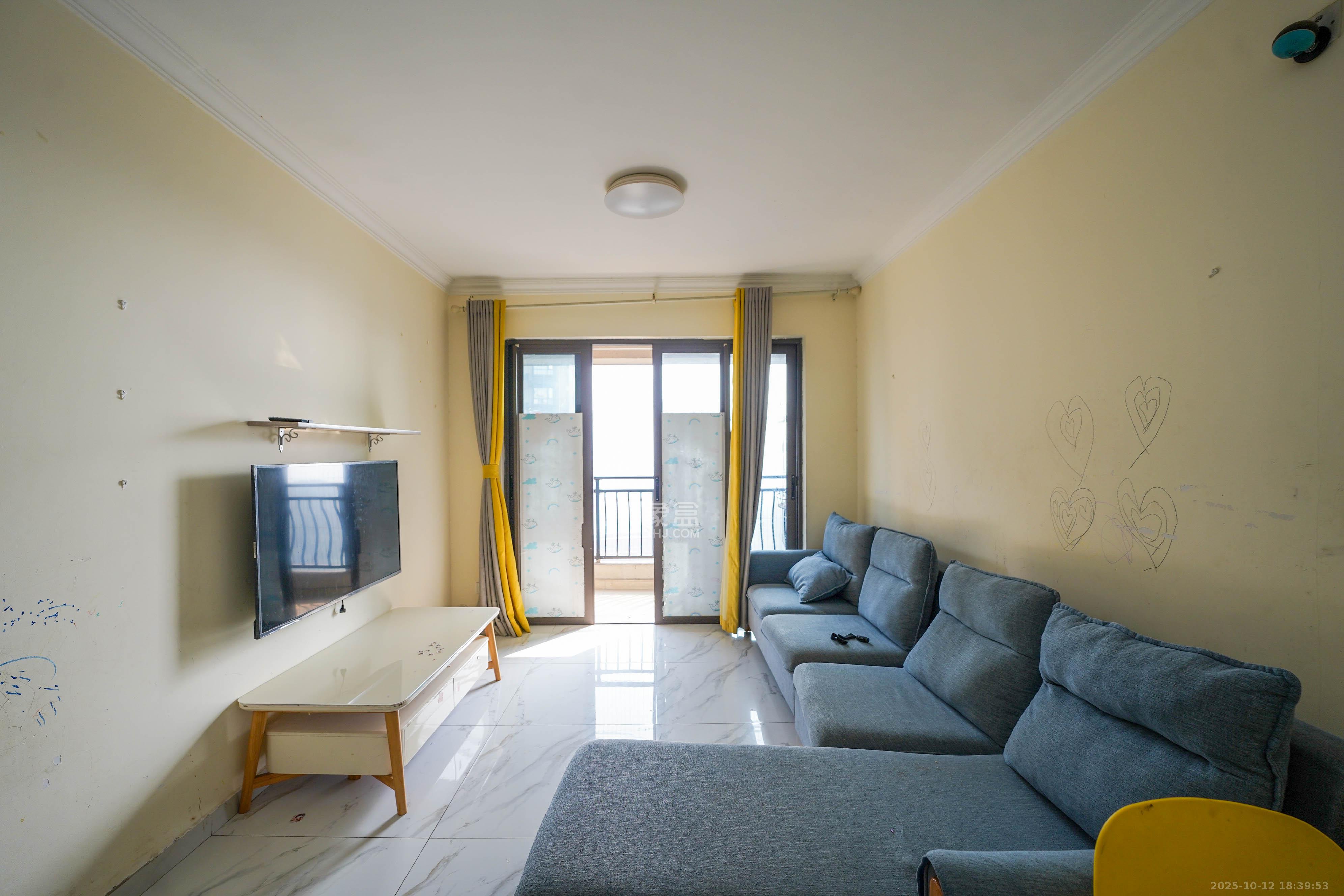 碧桂园公园壹号(凯怡茗苑) 3室2厅1卫 58.0万 碧桂园公园壹号(凯怡茗苑) 3室2厅1卫 58.0万客厅