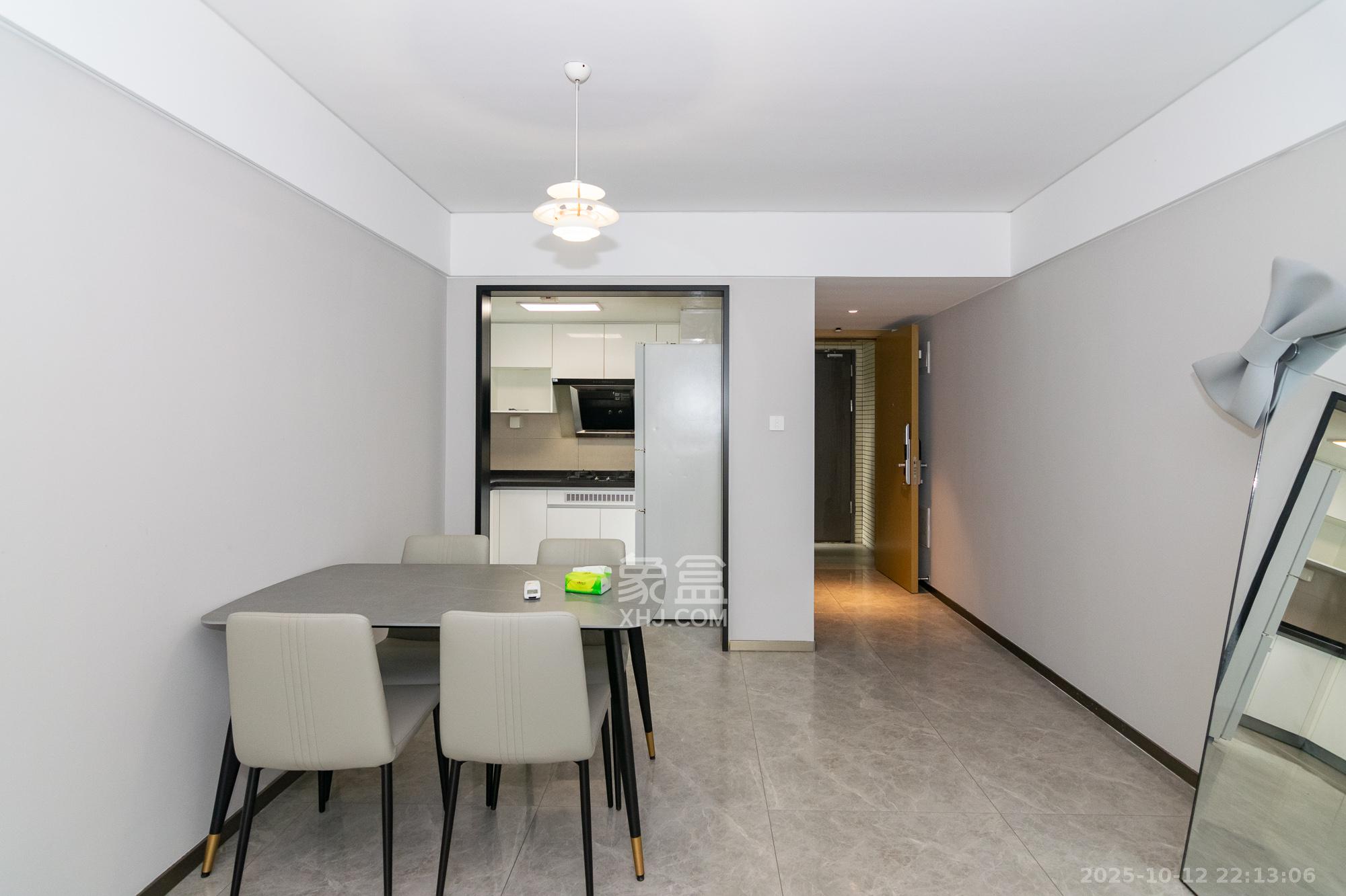 时代年华  3室2厅2卫    76.8万客厅