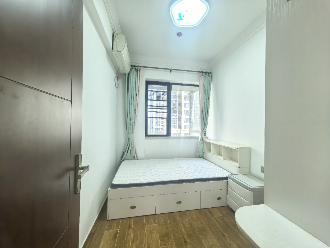 星华海岸城三期  3室2厅2卫    155.0万室内图