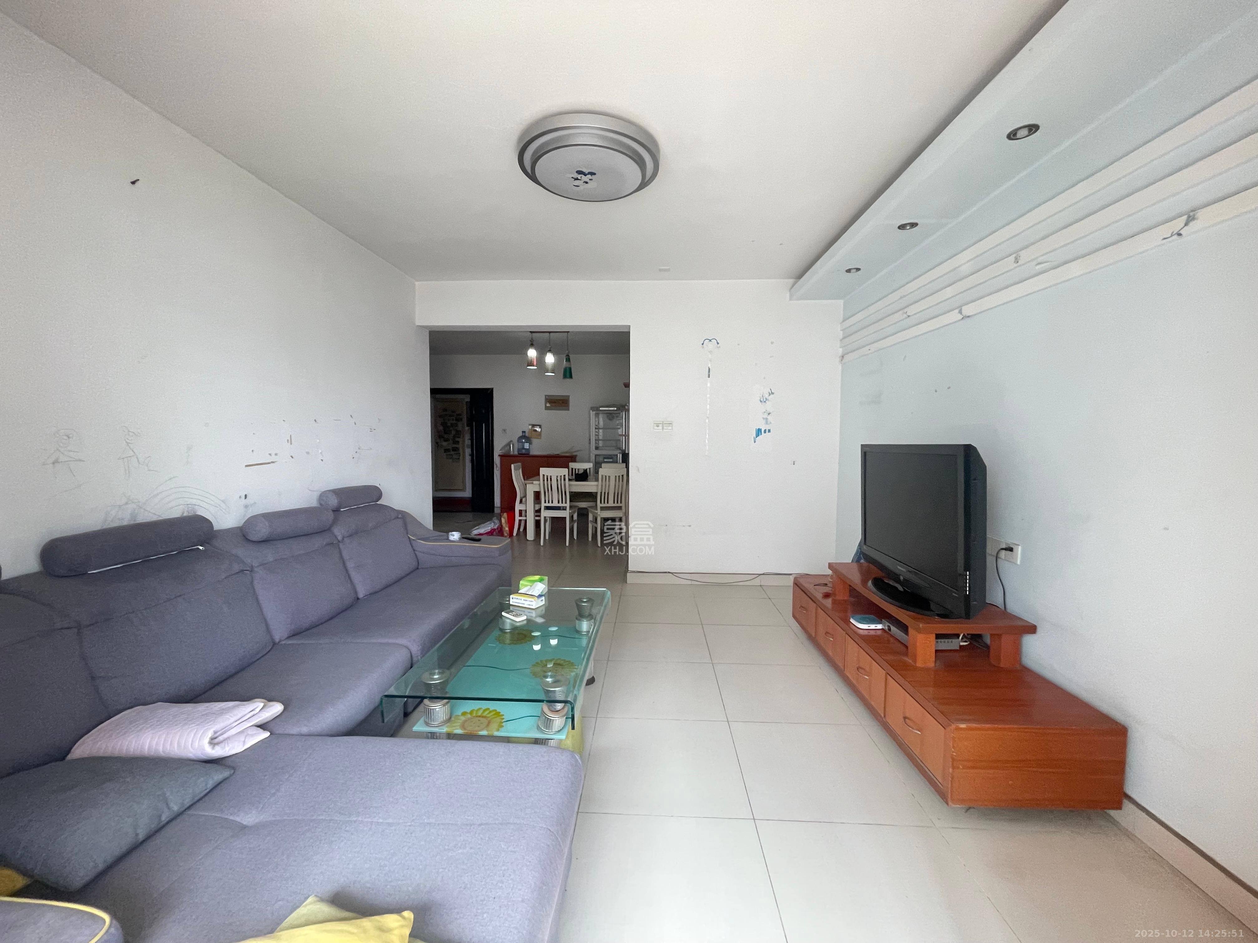 玛依拉山庄 2室2厅1卫 2300.0元/月 玛依拉山庄 2室2厅1卫 2300.0元/月室内图