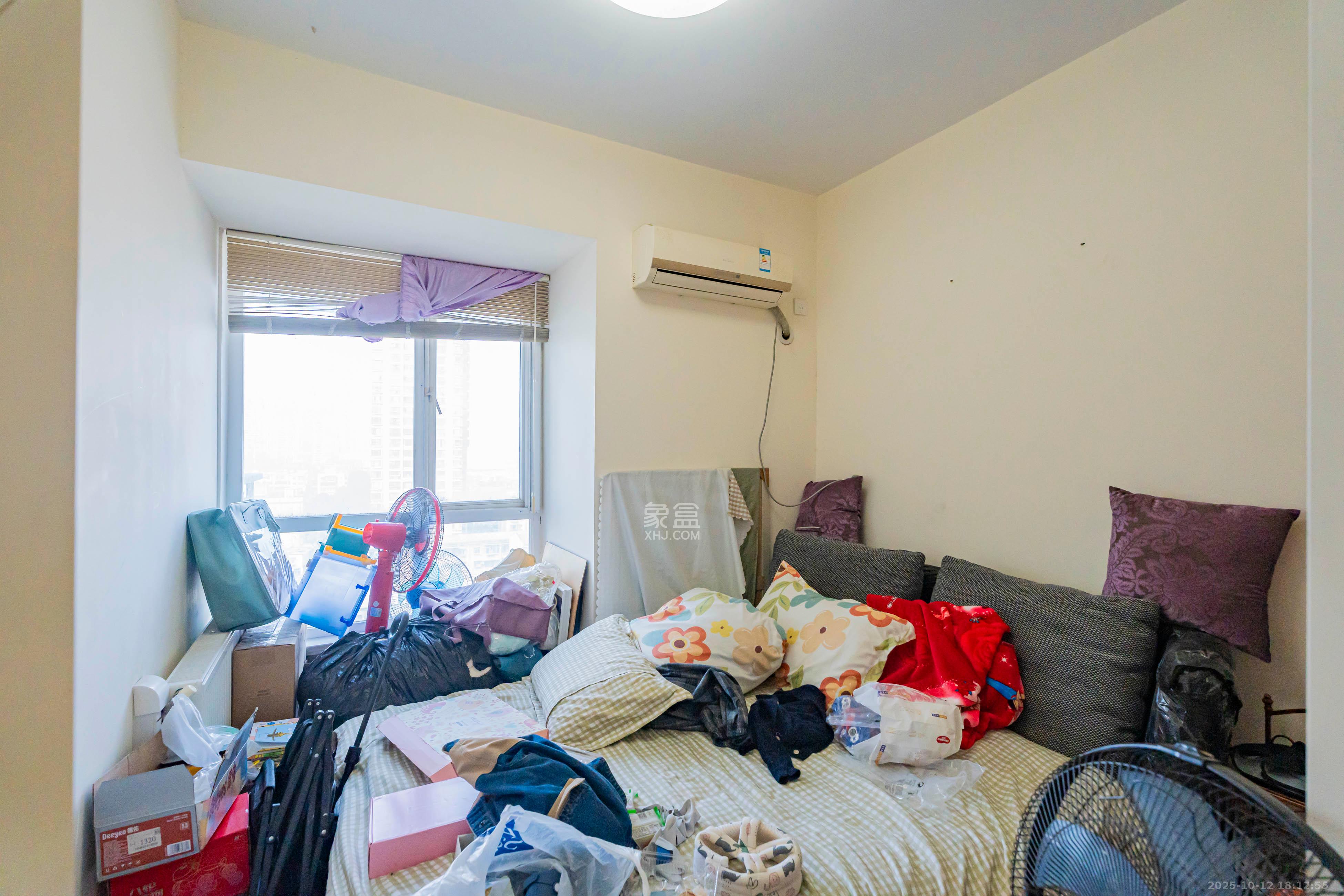 凯乐国际城 2室2厅1卫 87.0万 凯乐国际城 2室2厅1卫 87.0万卧室