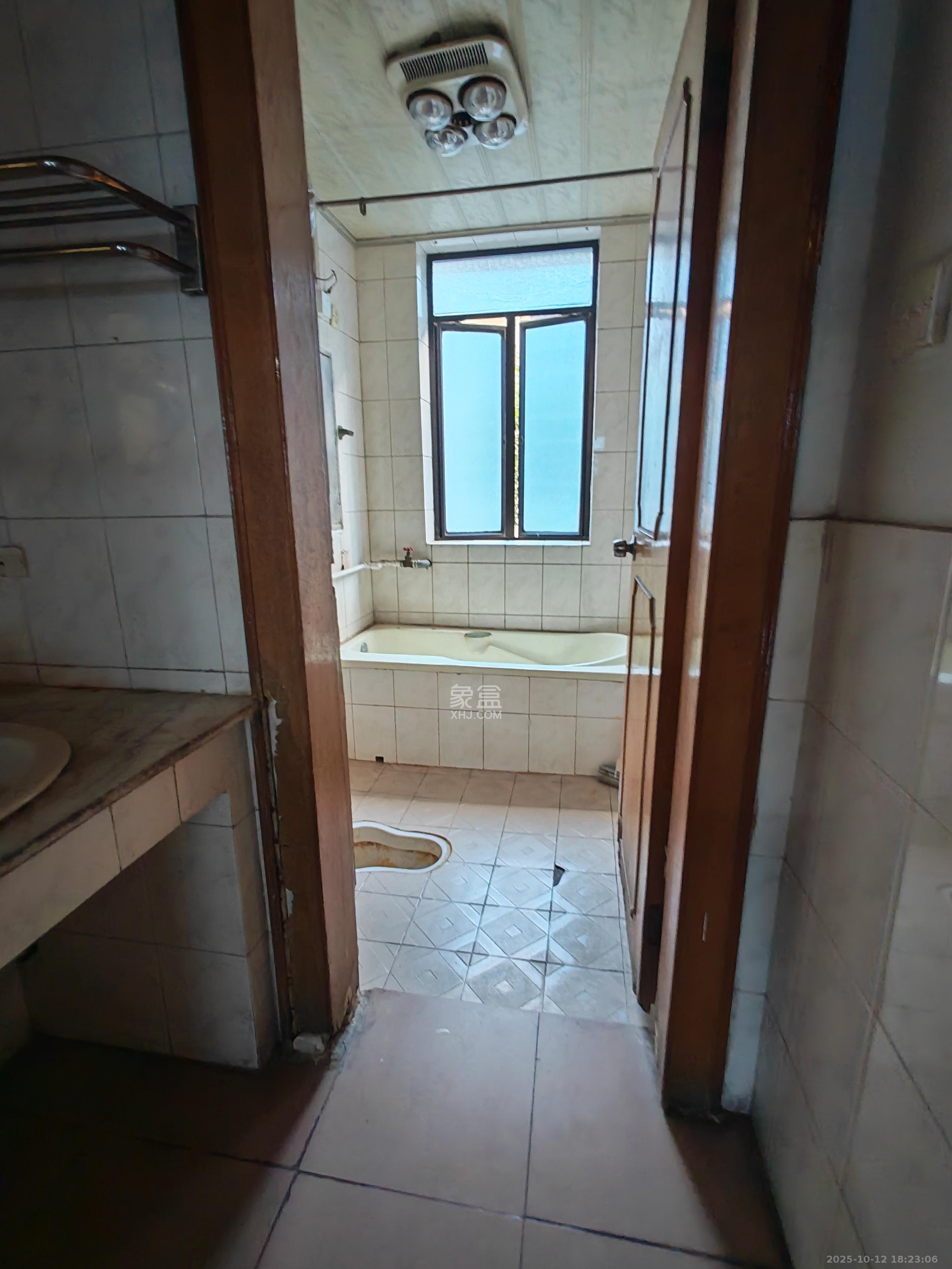 省地税局  3室1厅1卫    2000.0元/月室内图