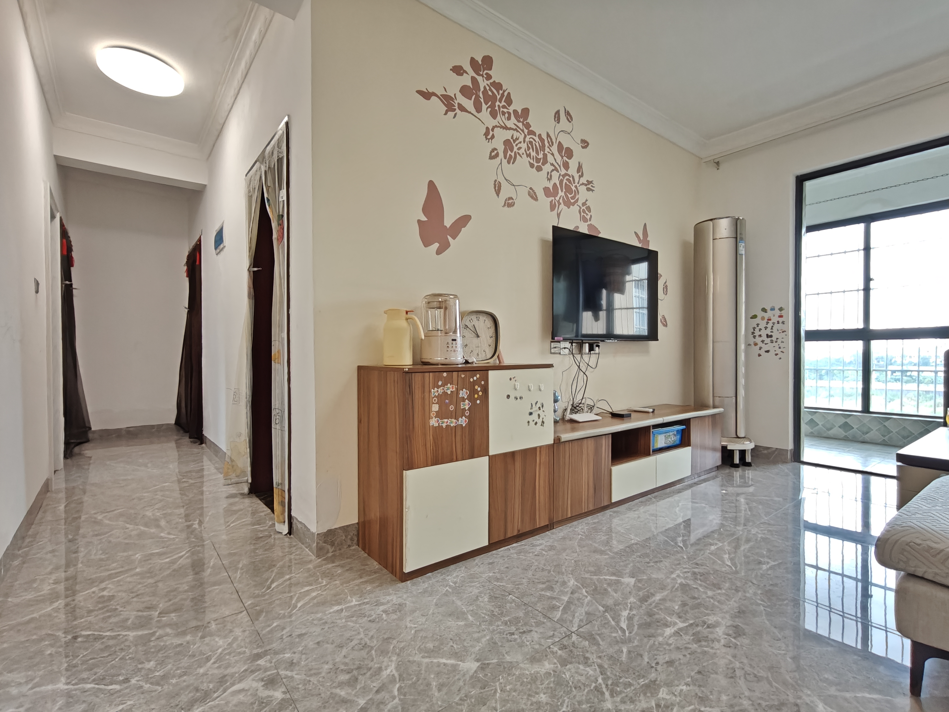 新城吾悦广场 3室2厅2卫 175.0万 新城吾悦广场 3室2厅2卫 175.0万客厅