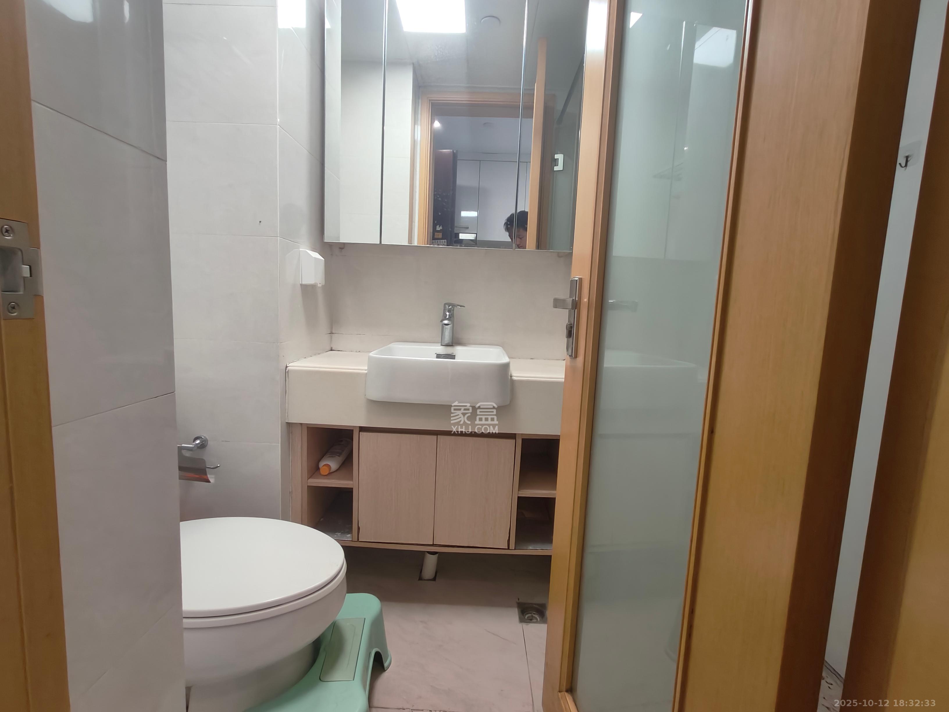 中海国际二期  1室1厅1卫    1100.0元/月 中海国际二期  1室1厅1卫    1100.0元/月室内图1