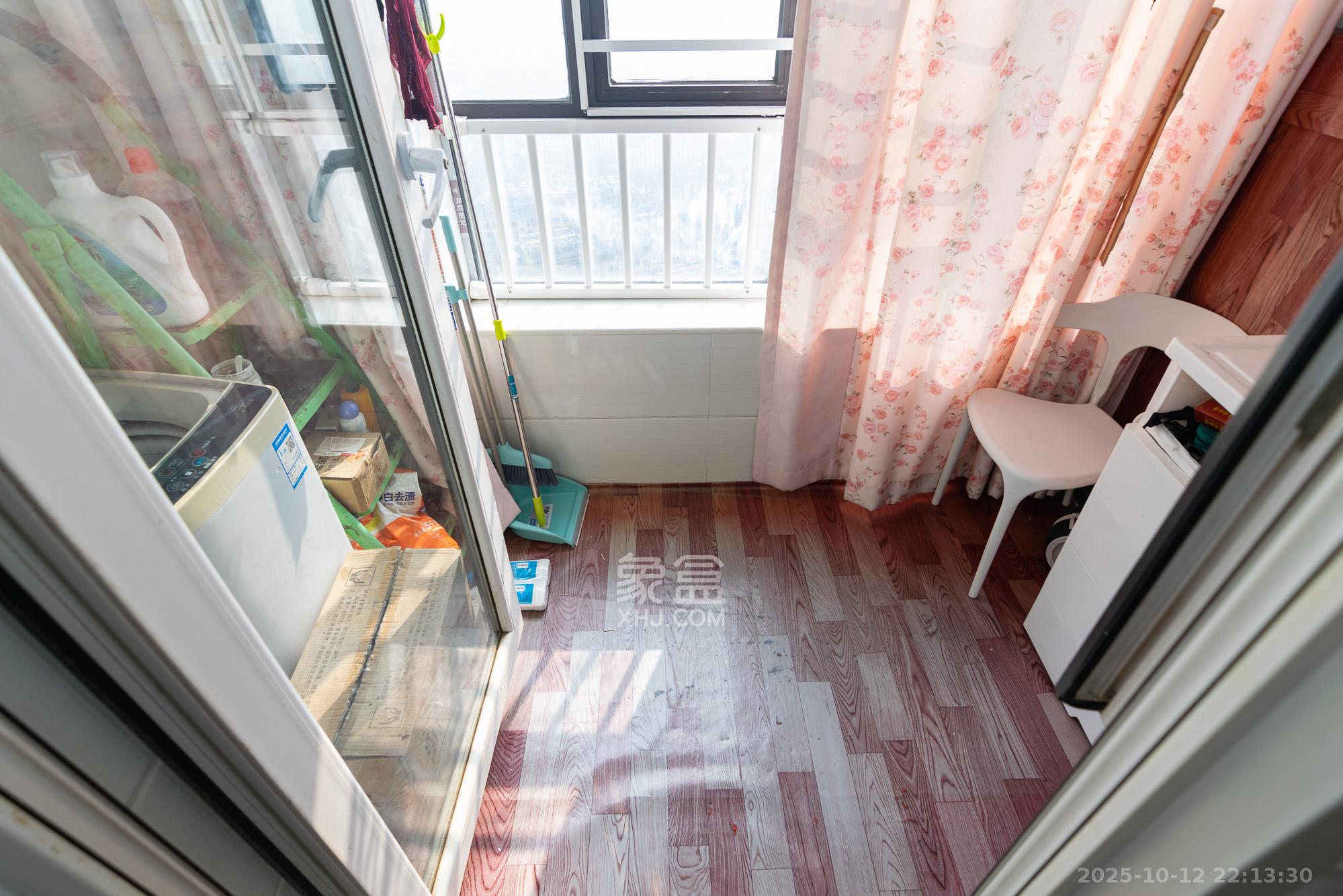 金地三千府（金地湖山樾、金地自在城）  3室2厅1卫    58.0万阳台