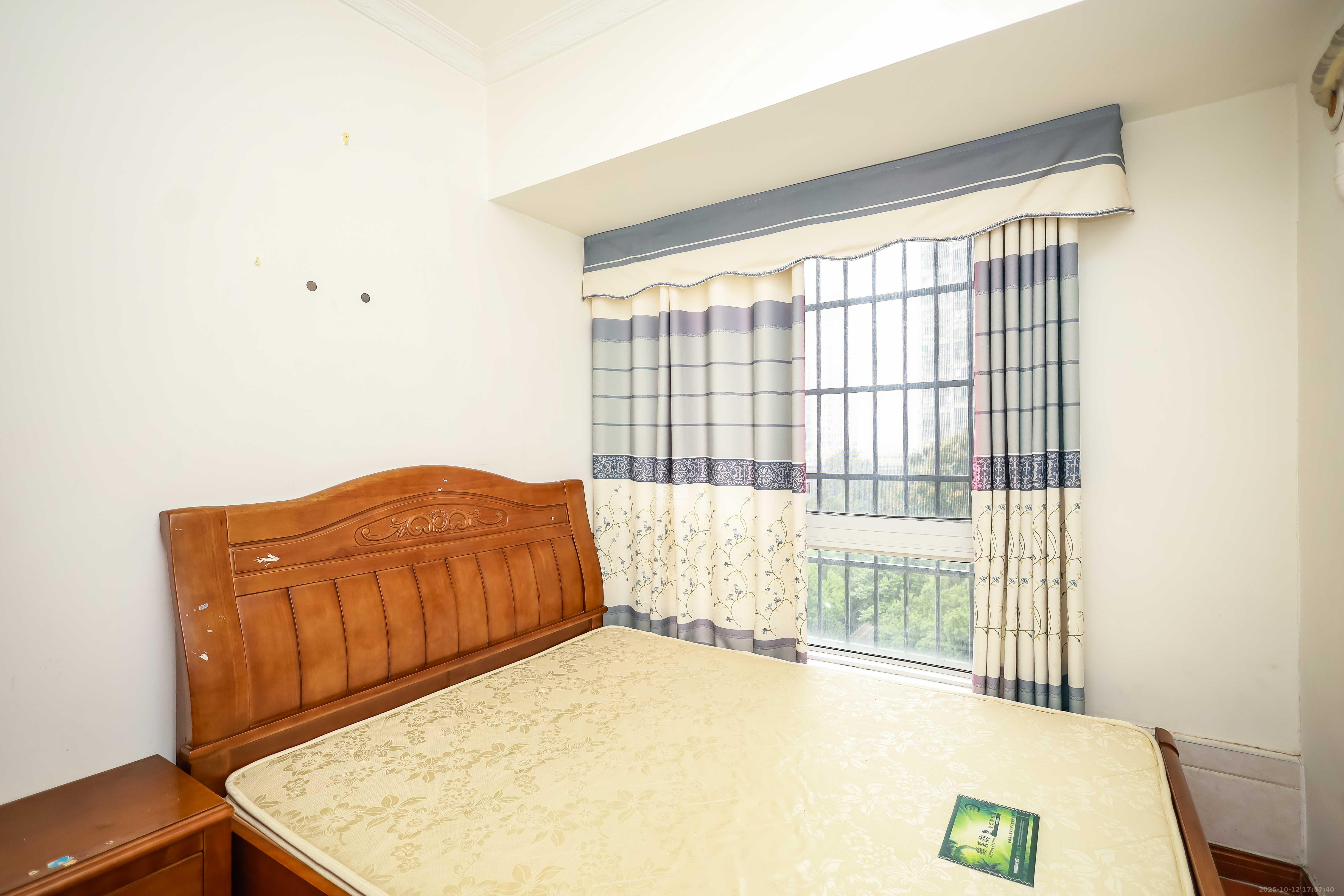 天麓尚层 3室2厅2卫 85.0万 天麓尚层 3室2厅2卫 85.0万卧室