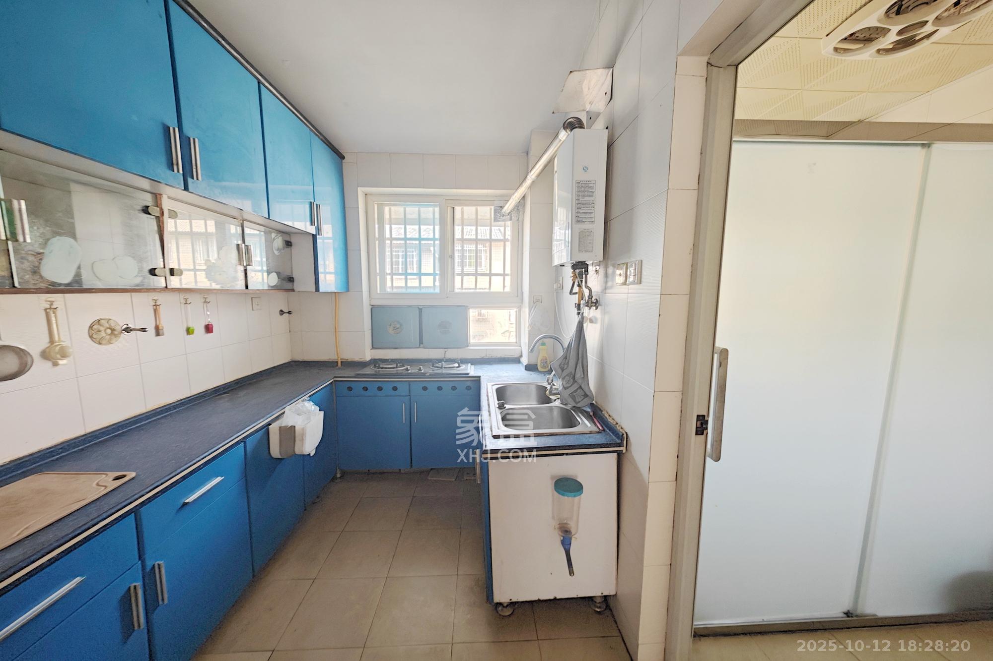 怡景民居 4室2厅2卫 53.0万 怡景民居 4室2厅2卫 53.0万厨房