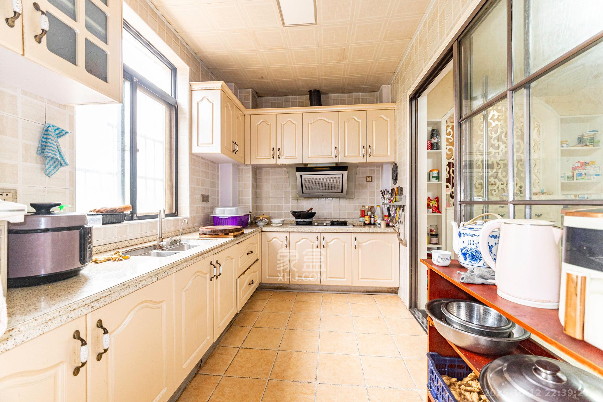 鹏基诺亚山林  4室2厅2卫    96.0万厨房