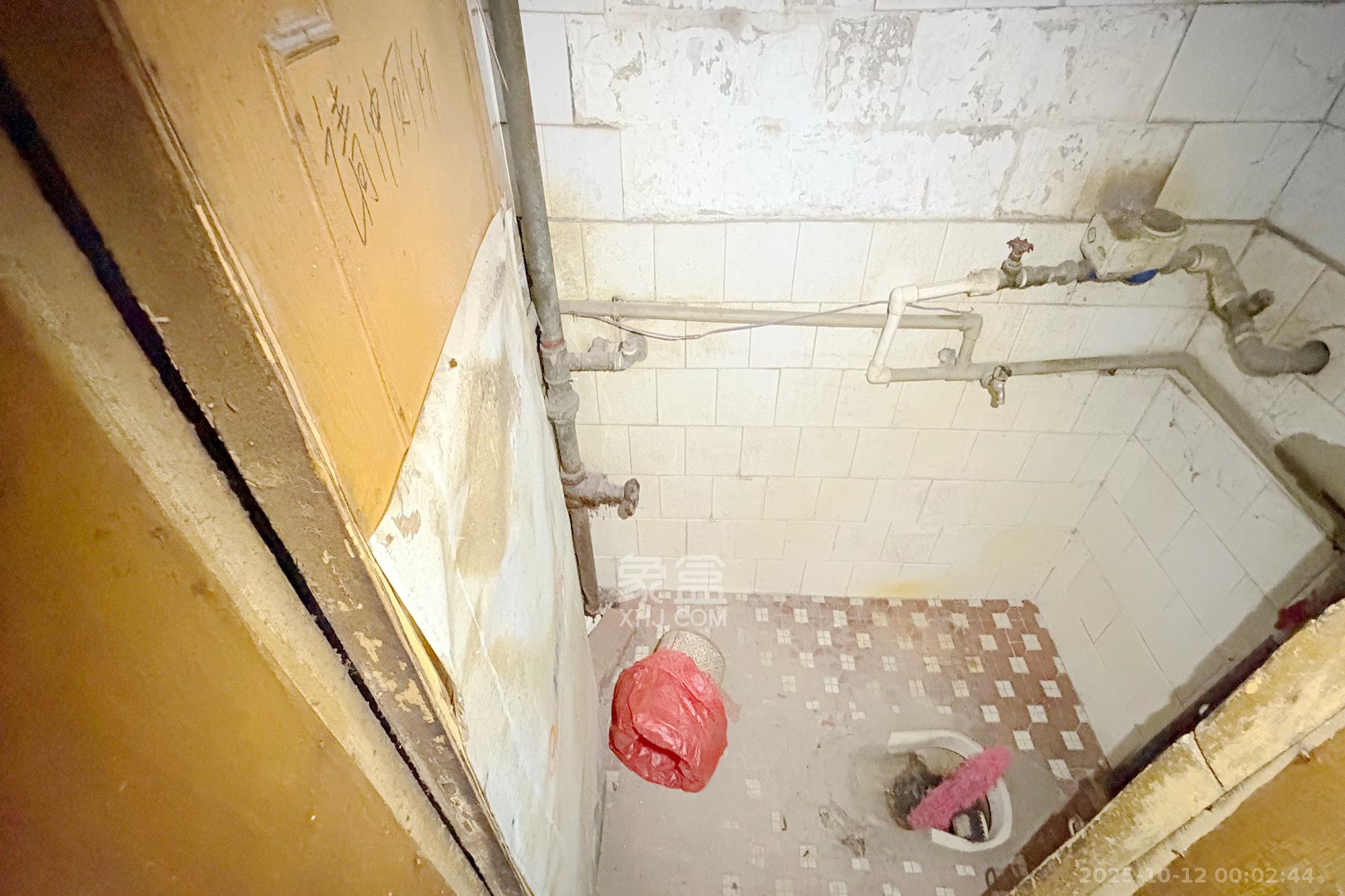 五里牌铁路宿舍  2室1厅1卫    29.8万 五里牌铁路宿舍  2室1厅1卫    29.8万卫生间