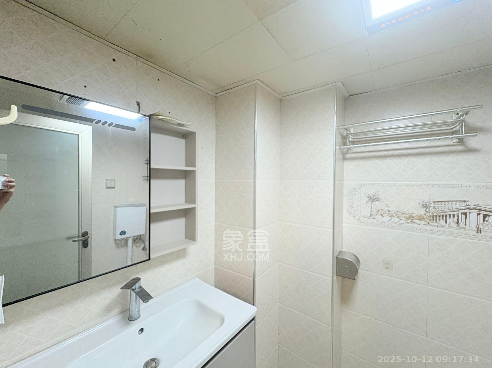 山水庭院  1室2厅1卫    1500.0元/月 山水庭院  1室2厅1卫    1500.0元/月室内图