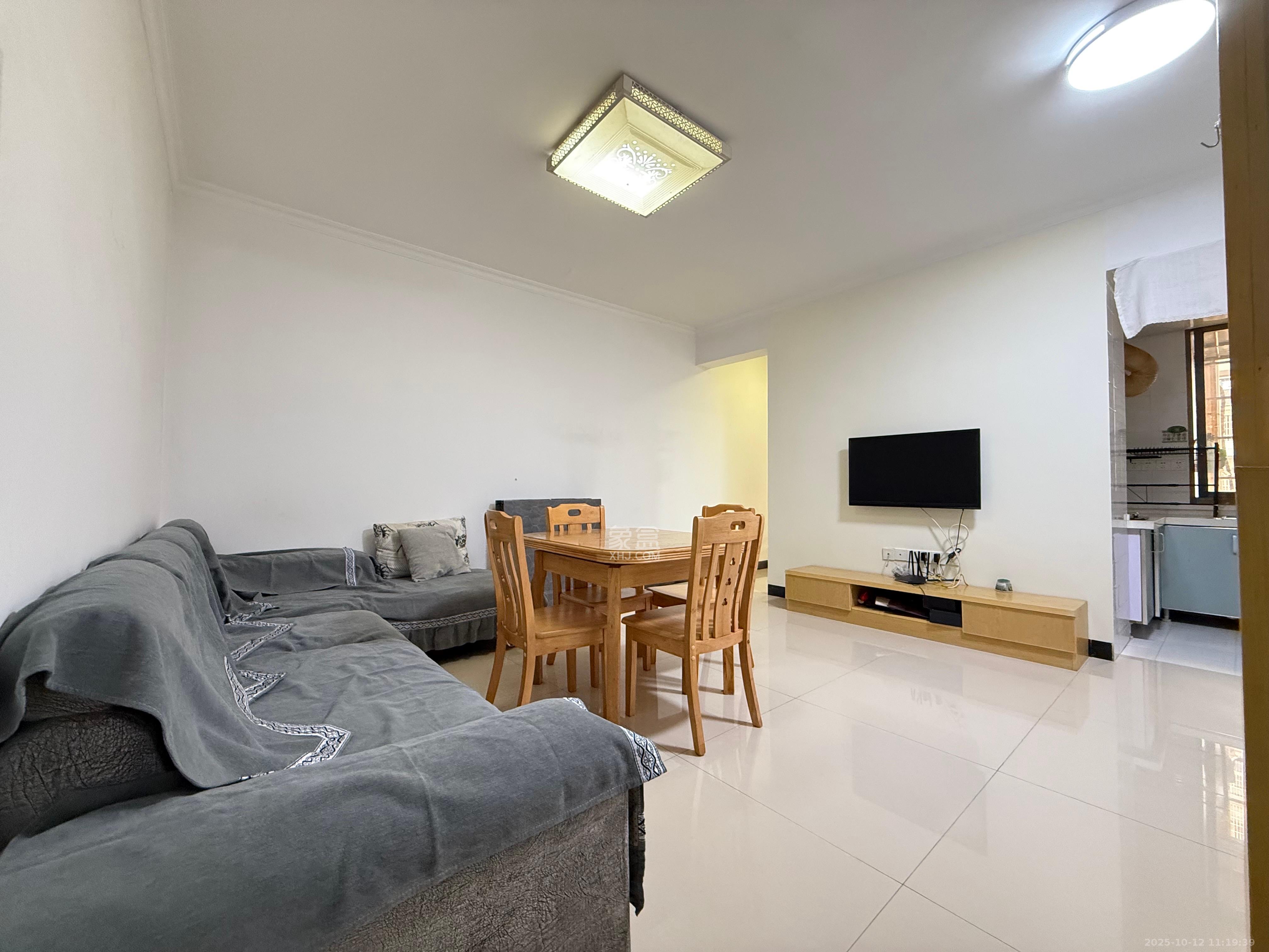 君悦紫园  1室1厅1卫    1900.0元/月