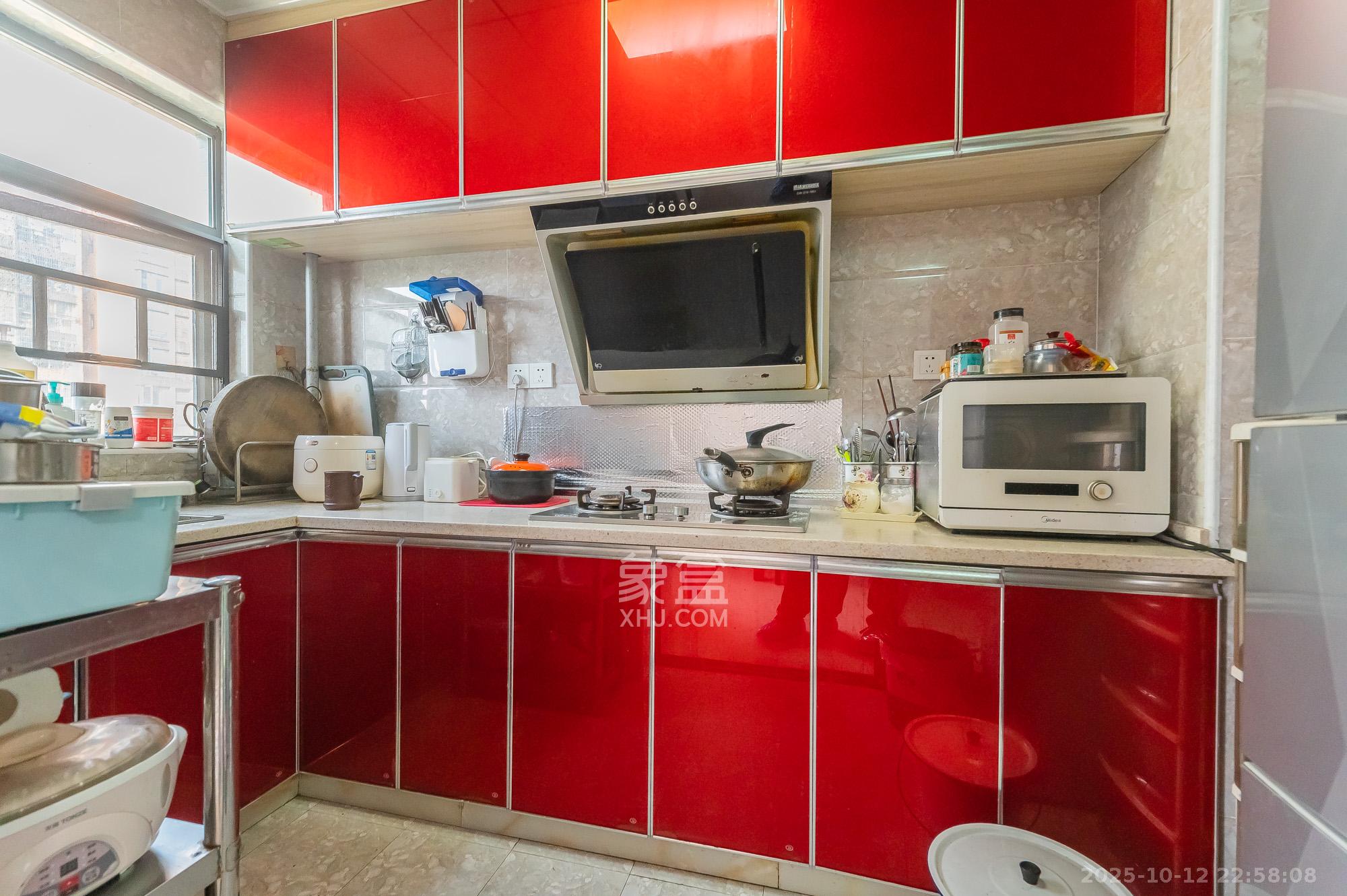 海伦春天  3室2厅1卫    78.8万厨房