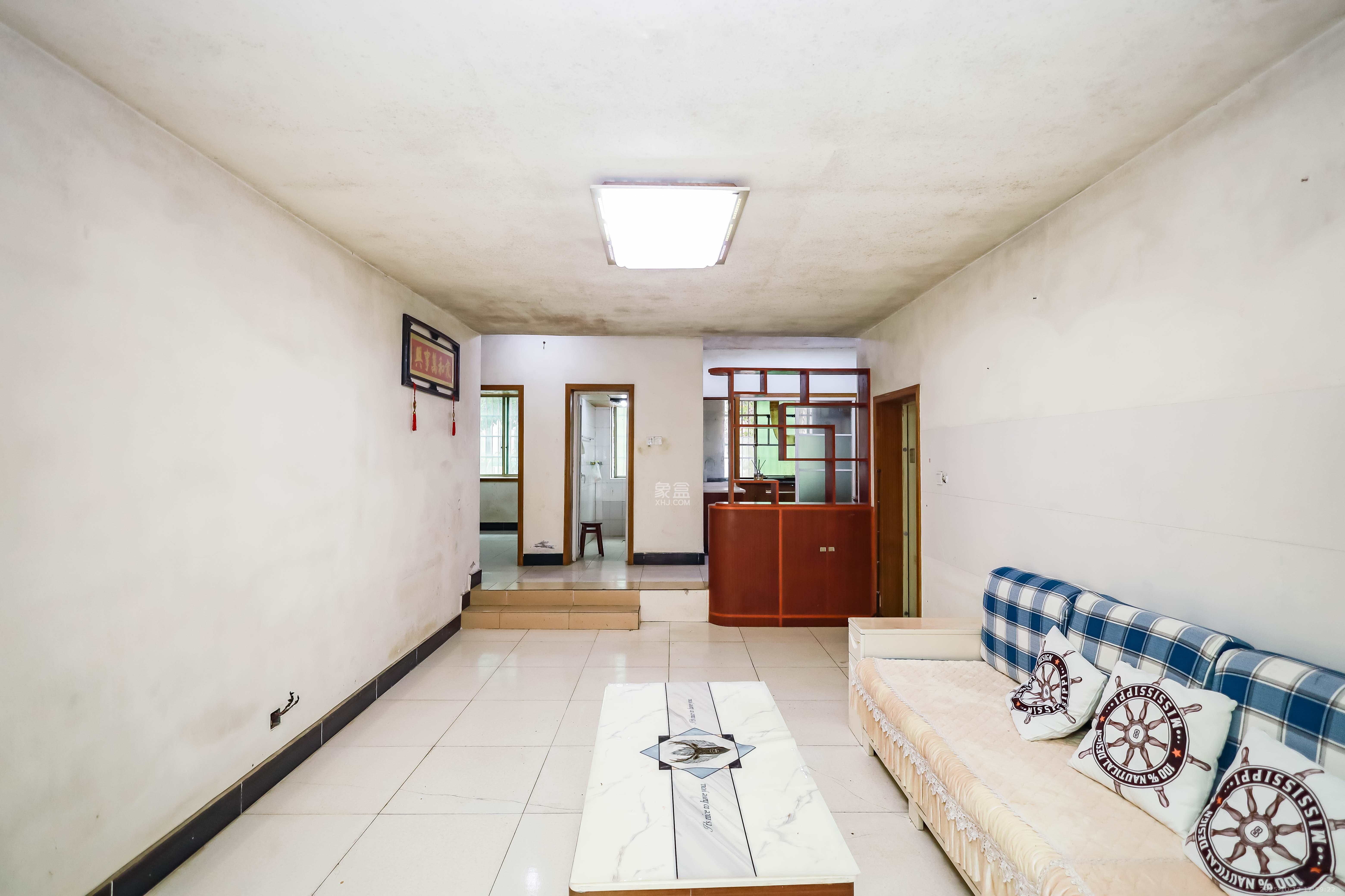 静园山庄  2室2厅1卫    50.0万客厅