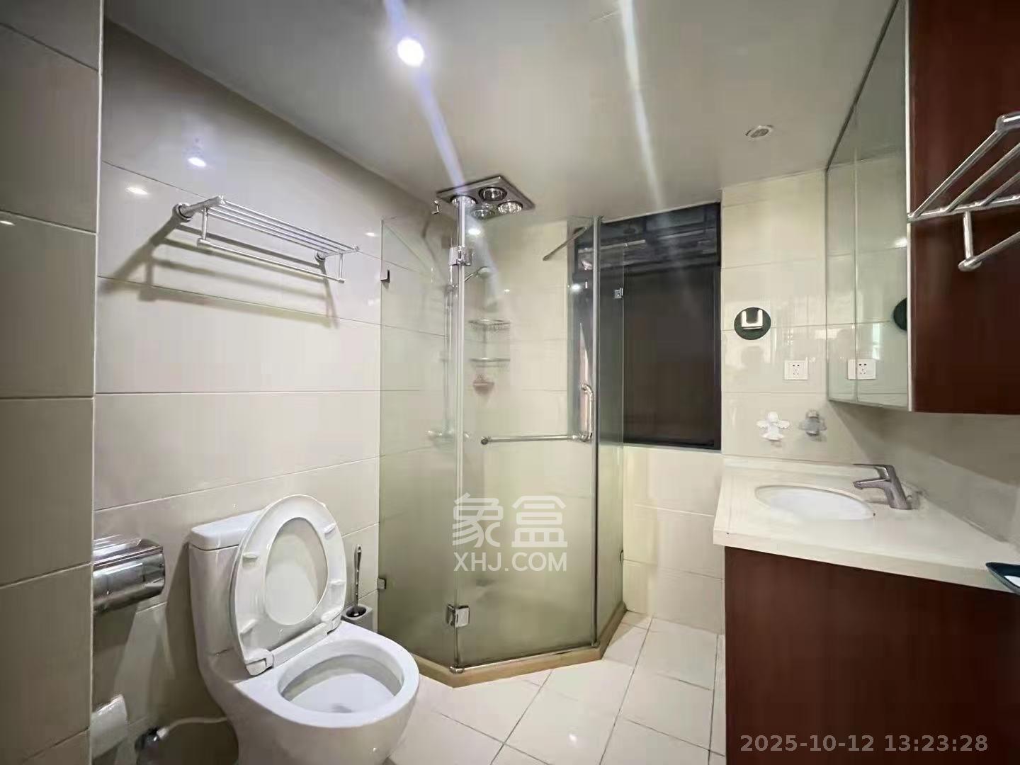 公园9号  2室1厅1卫    3500.0元/月室内图