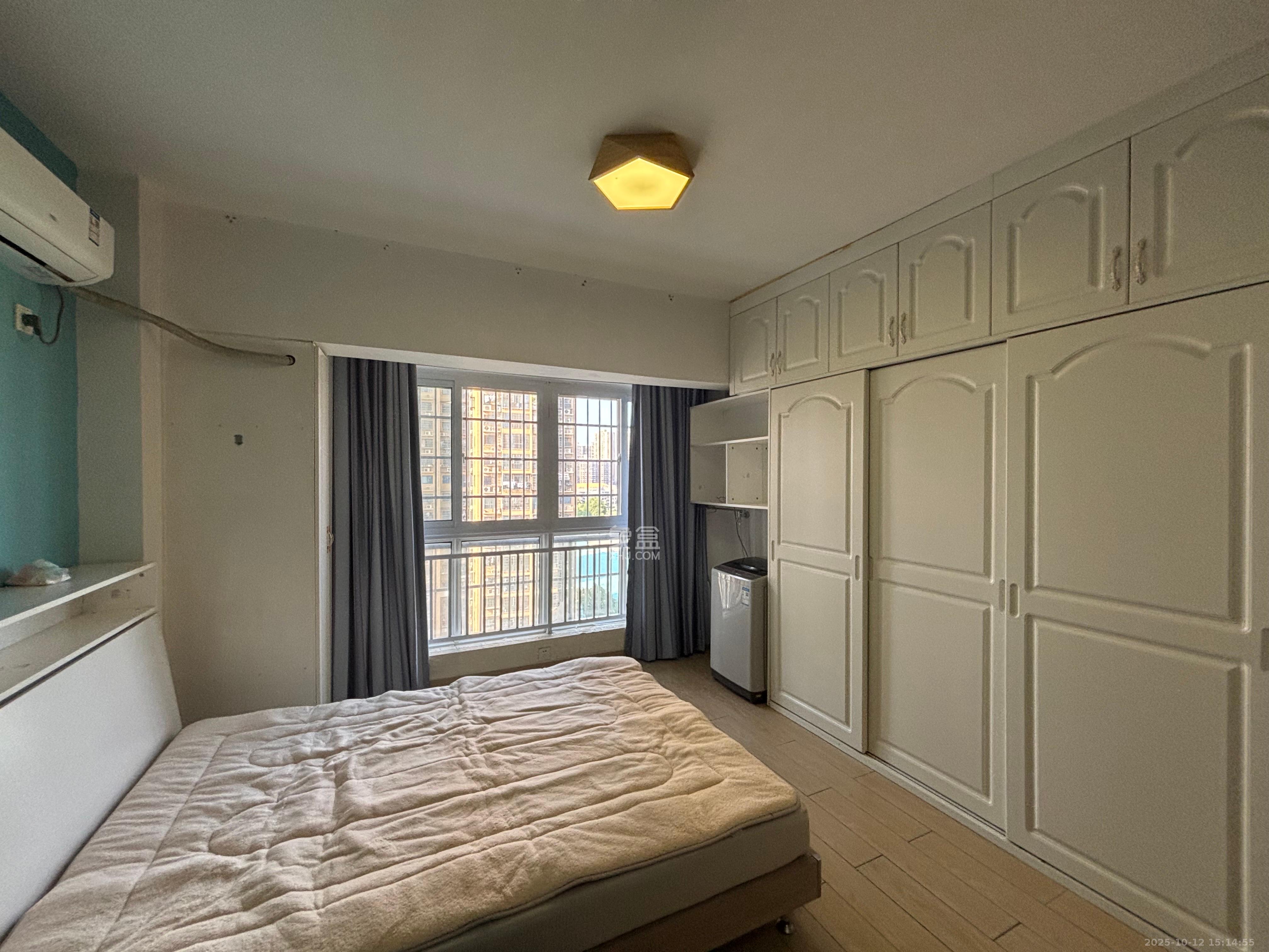 时代星空  1室1厅1卫    1300.0元/月室内图