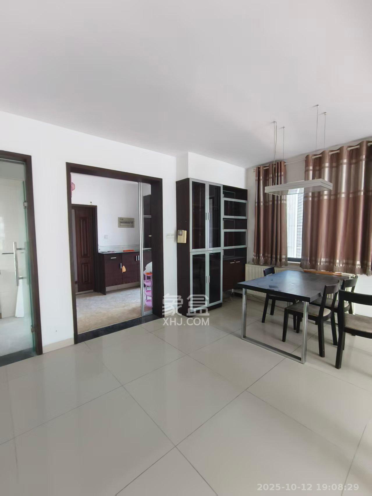 三万英尺  4室2厅1卫    3800.0元/月室内图