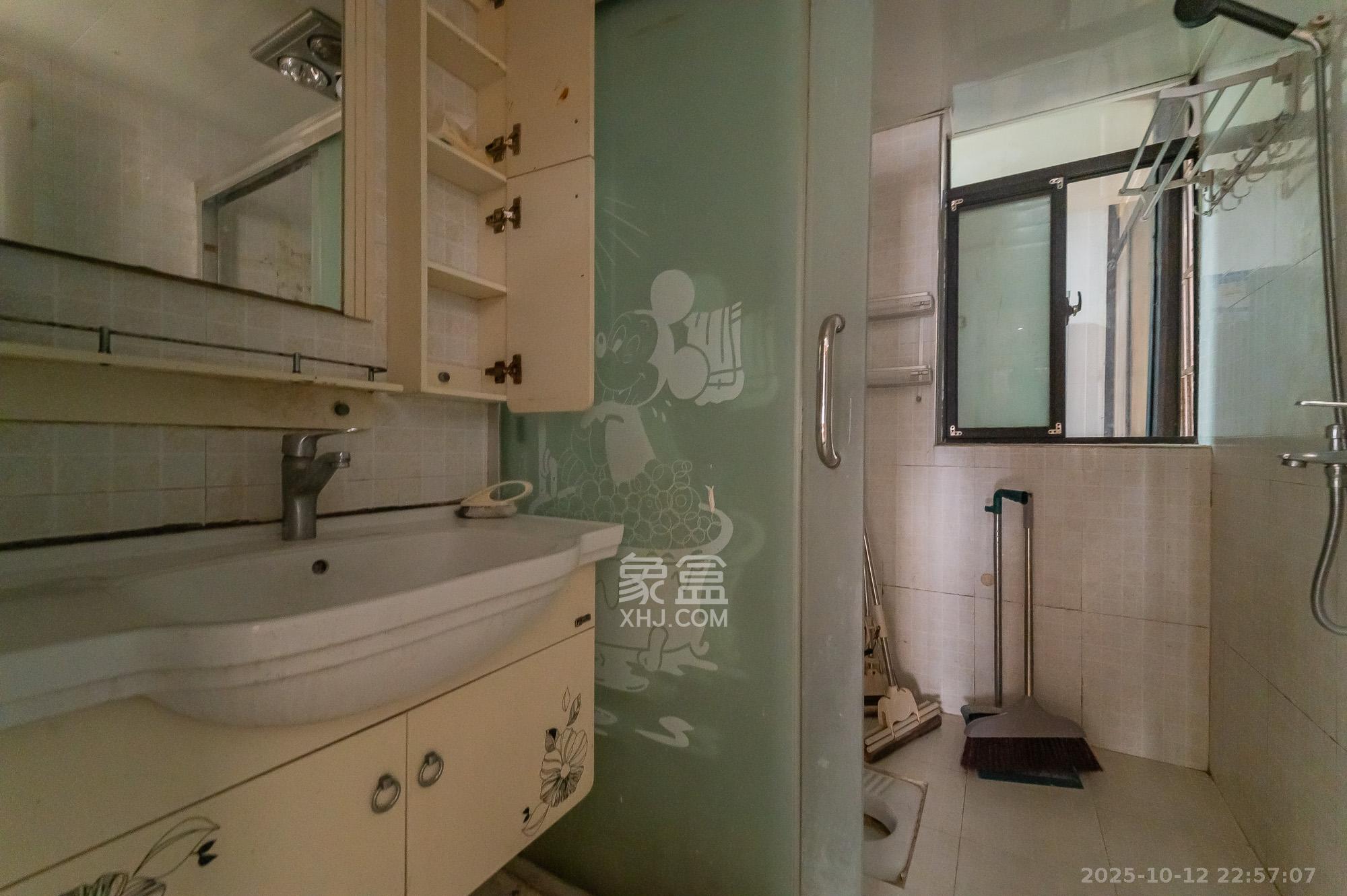 幸福里润城(幸福里二期) 3室2厅1卫 52.8万 幸福里润城(幸福里二期) 3室2厅1卫 52.8万卫生间