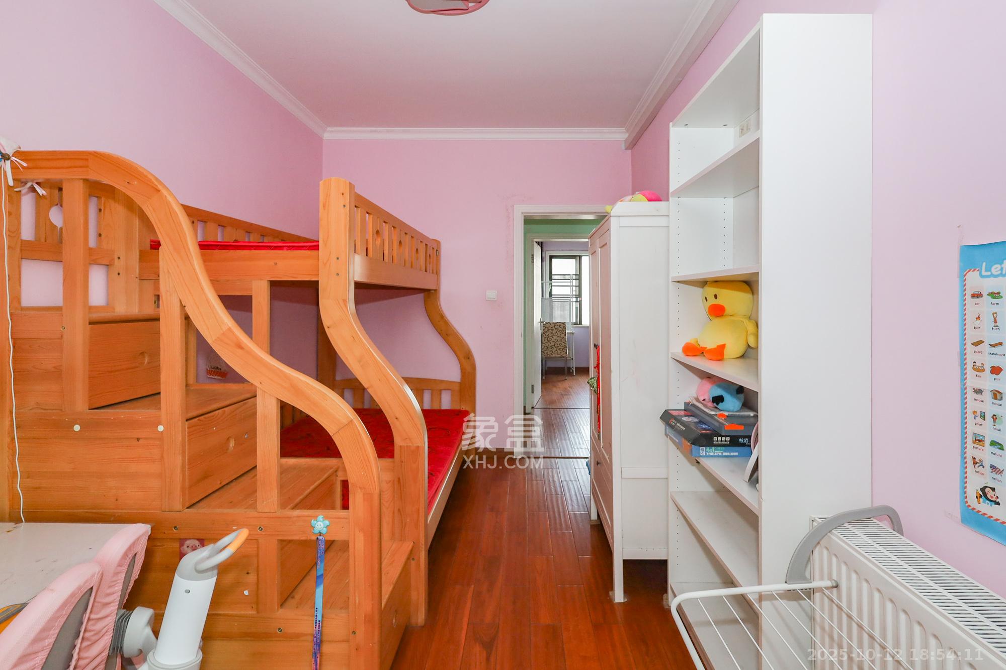 钰龙天下一期  4室2厅2卫    268.0万卧室