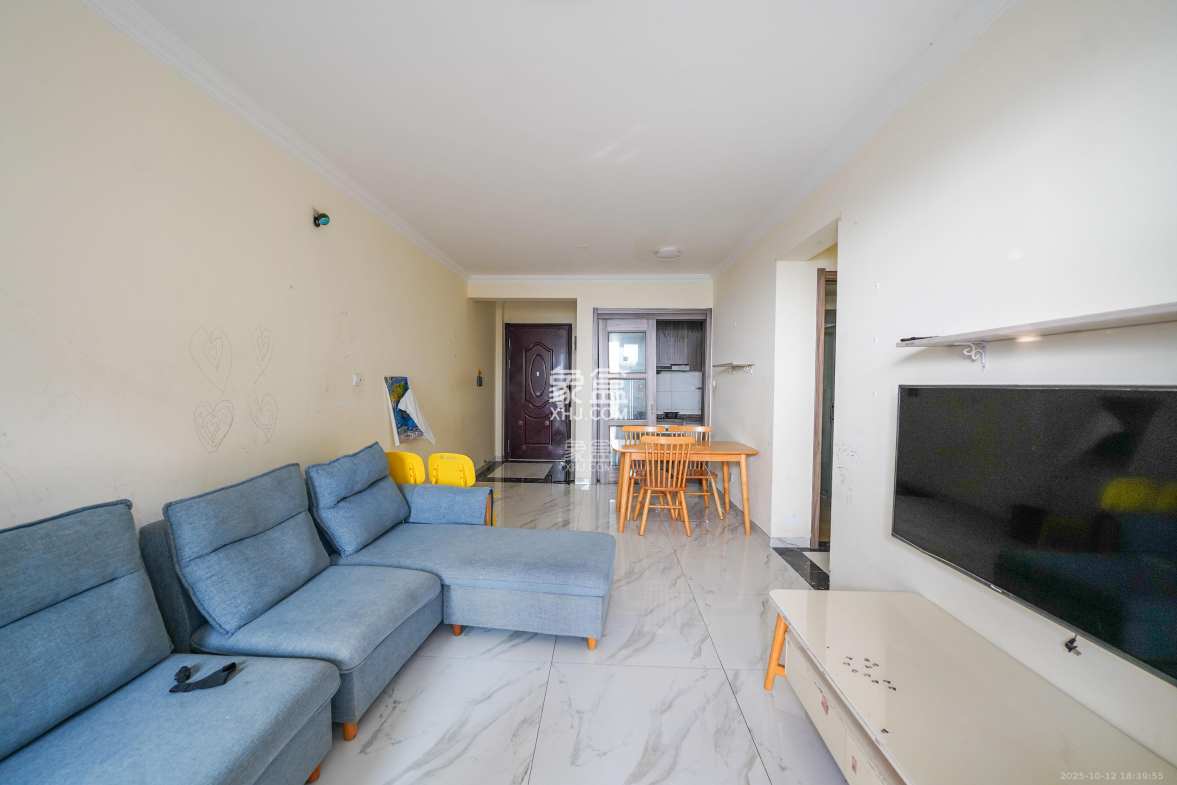 碧桂园公园壹号(凯怡茗苑) 3室2厅1卫 58.0万 碧桂园公园壹号(凯怡茗苑) 3室2厅1卫 58.0万客厅