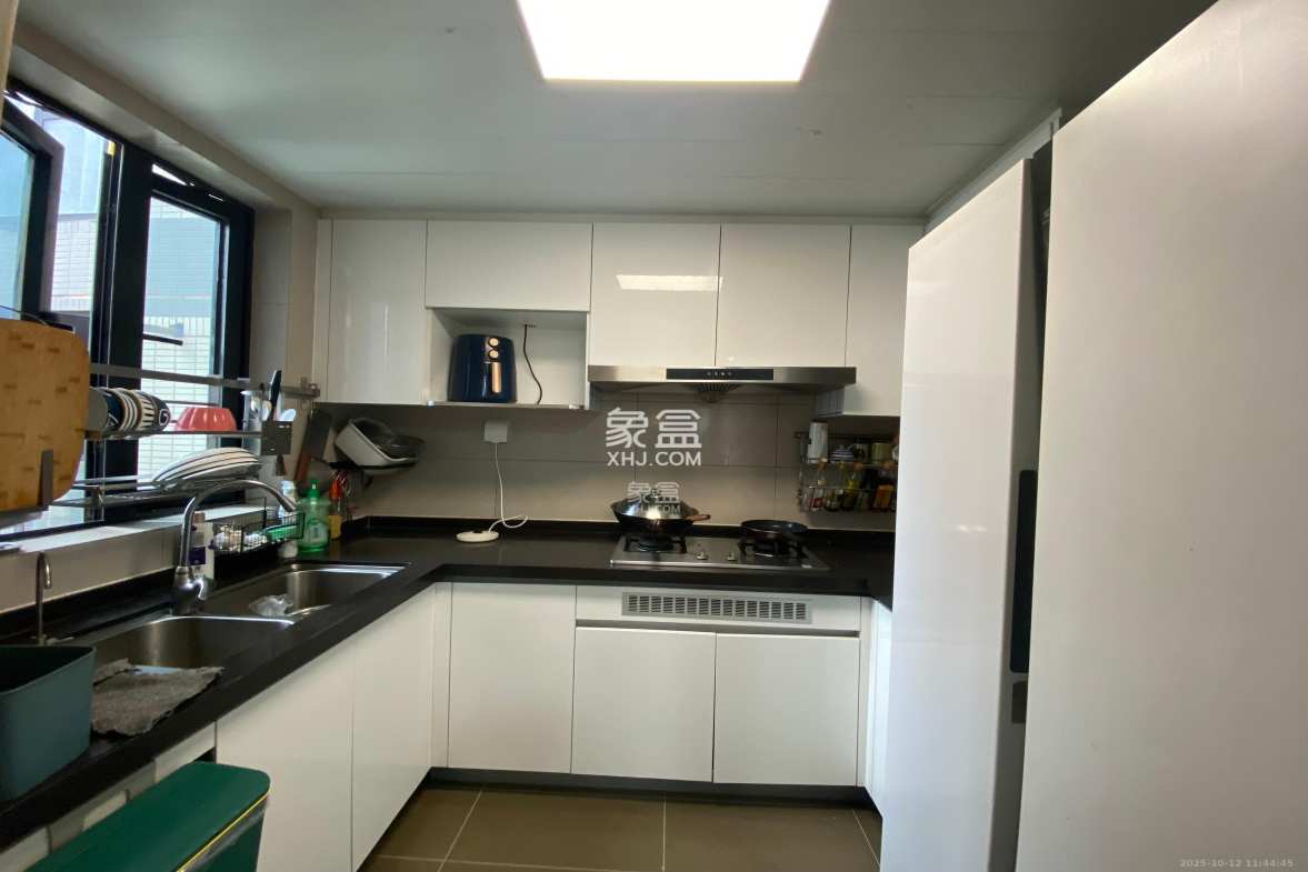 时代年华 1室0厅0卫 2300.0元/月 时代年华 1室0厅0卫 2300.0元/月室内图