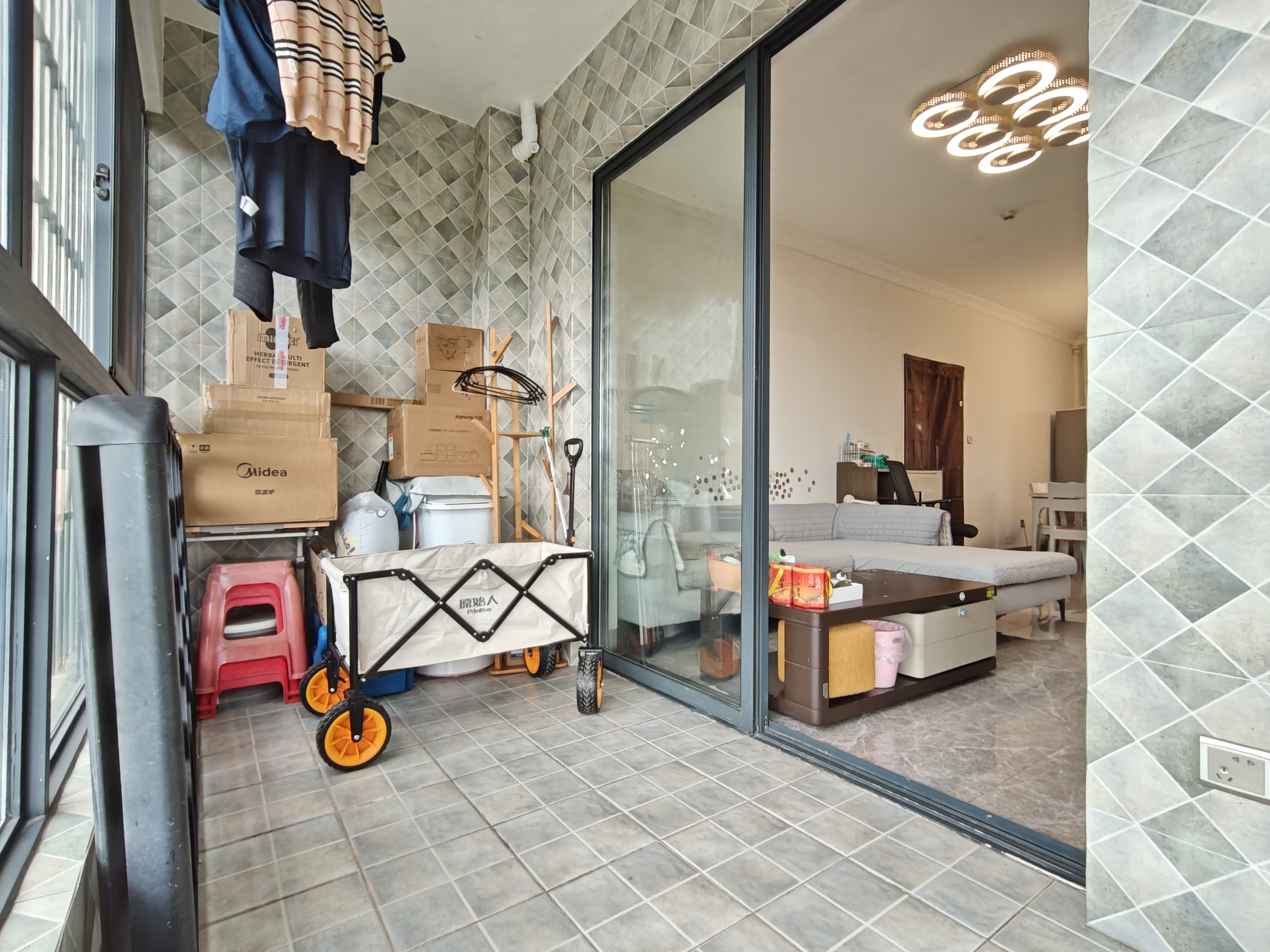 新城吾悦广场 3室2厅2卫 175.0万 新城吾悦广场 3室2厅2卫 175.0万阳台