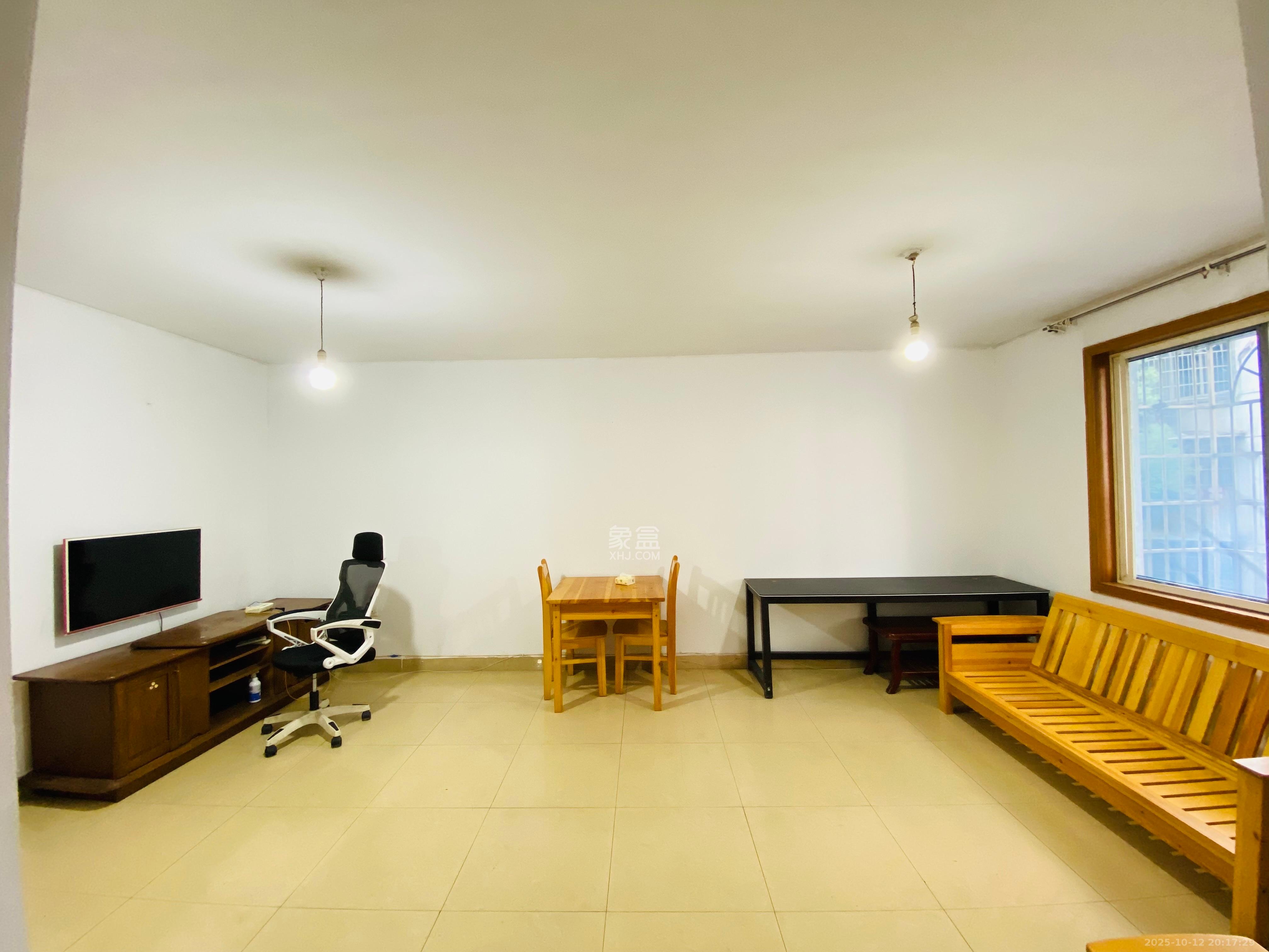 楚湘公寓  2室1厅1卫    1900.0元/月