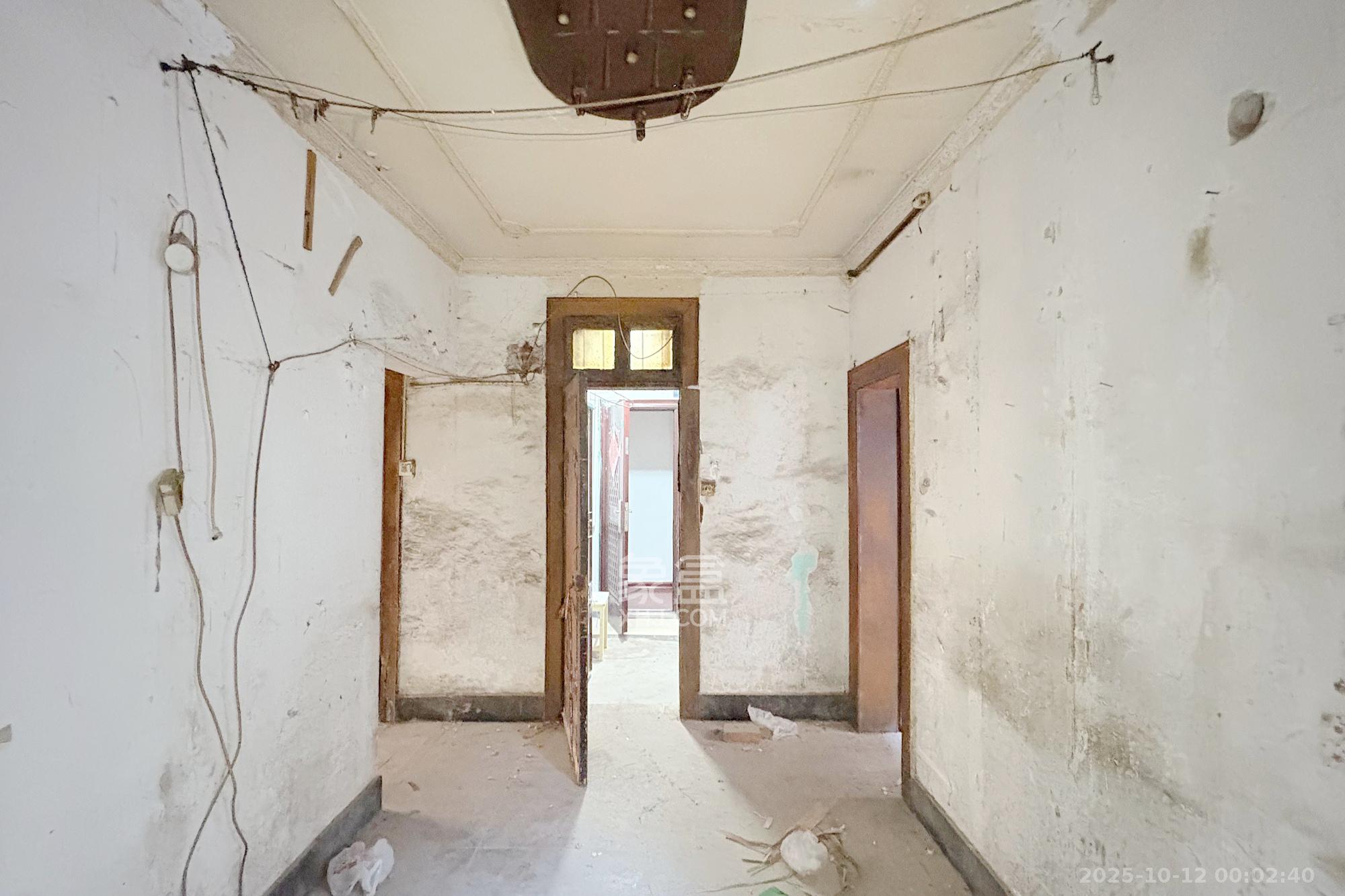 五里牌铁路宿舍  2室1厅1卫    29.8万 五里牌铁路宿舍  2室1厅1卫    29.8万客厅