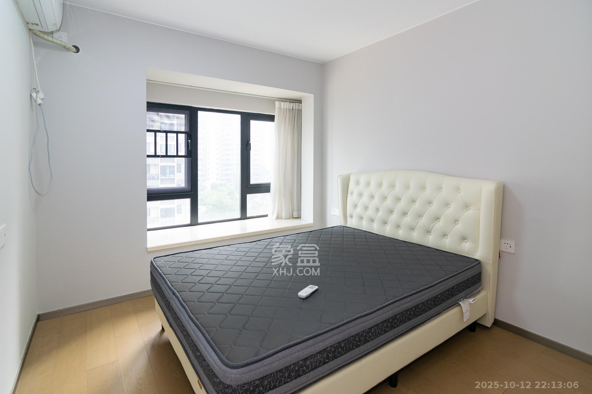 时代年华  3室2厅2卫    76.8万卧室