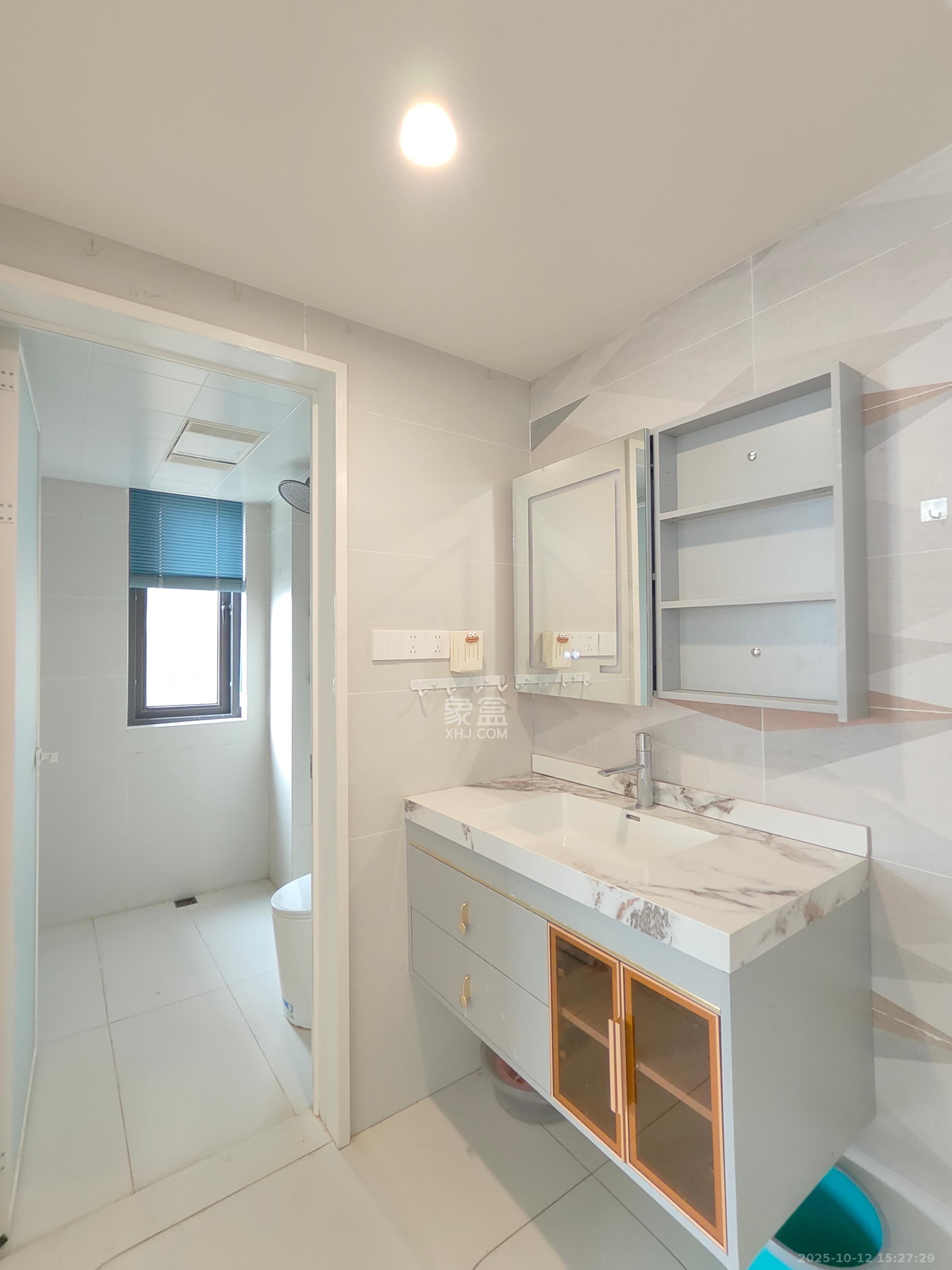 勤诚达境界城  3室2厅2卫    2000.0元/月室内图