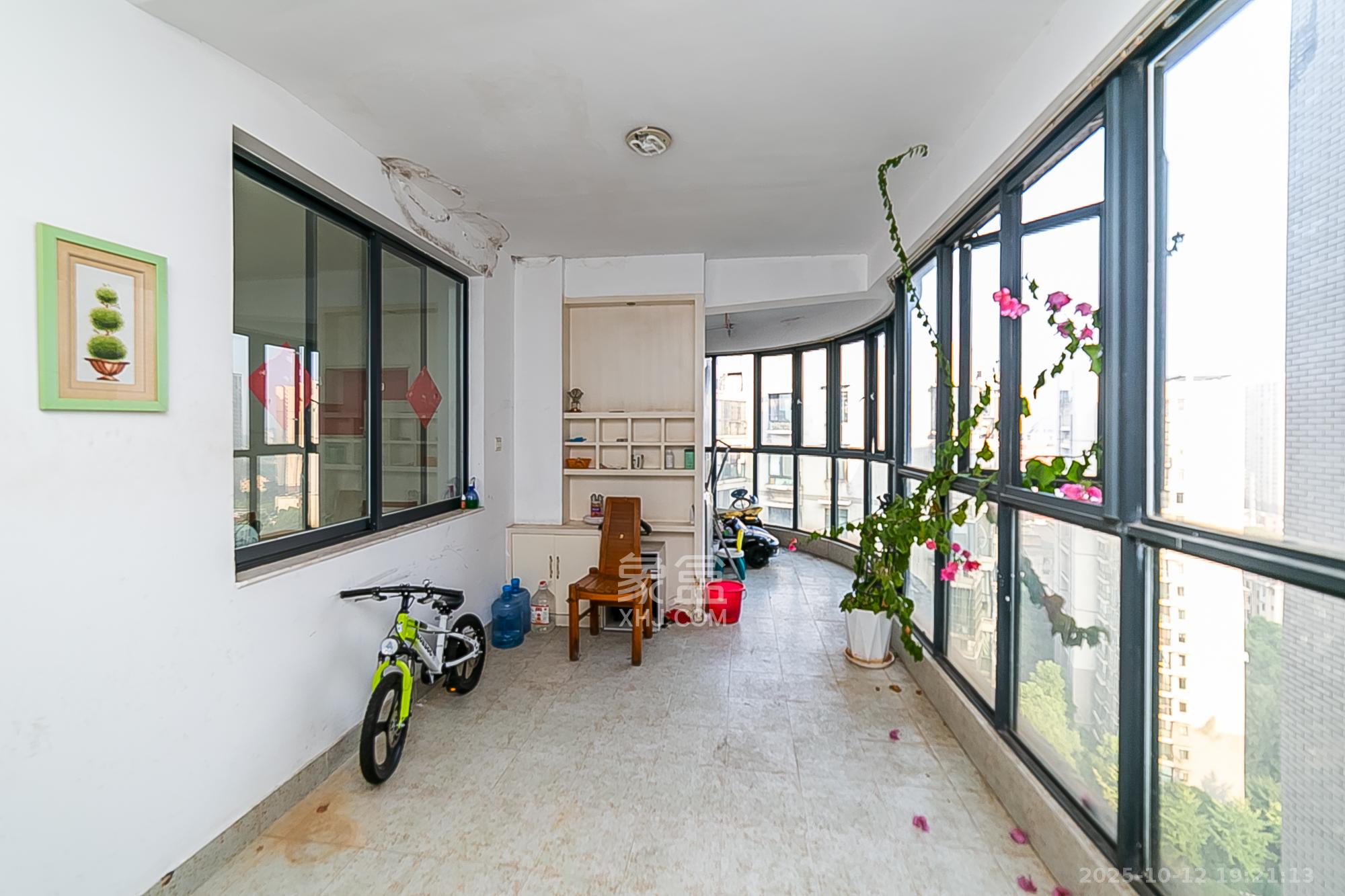 湘水一城(一期)  3室2厅2卫    108.0万阳台