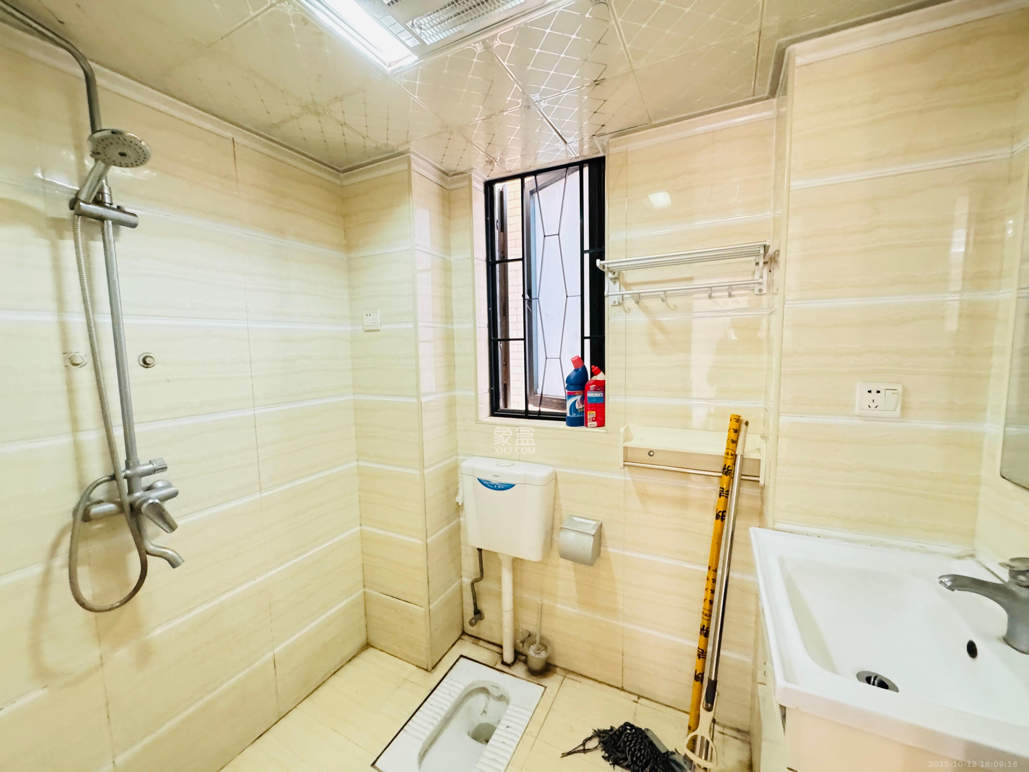 湘江锦绣  3室2厅2卫    2200.0元/月 湘江锦绣  3室2厅2卫    2200.0元/月室内图