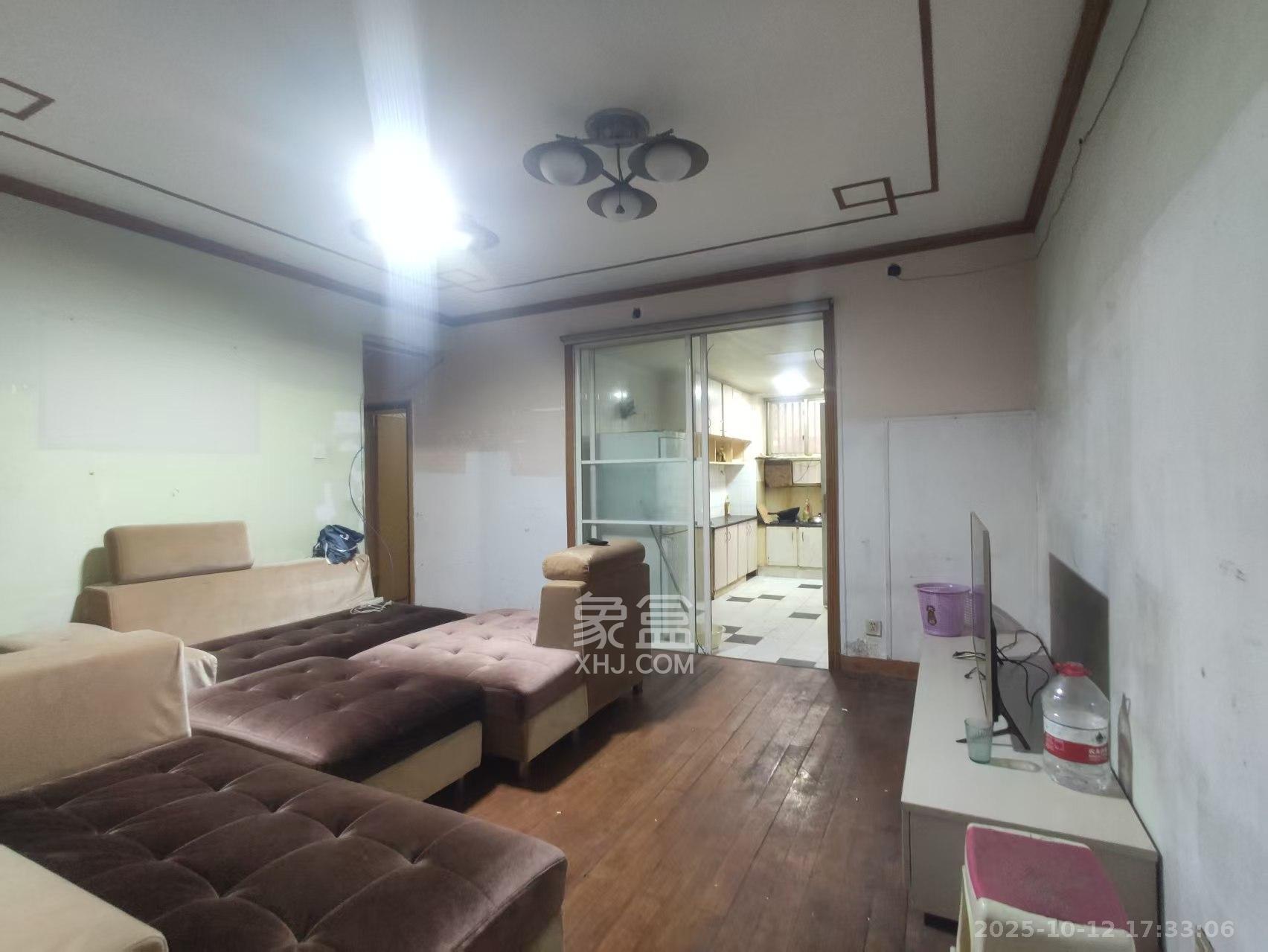 市直属机关宿舍 3室2厅1卫 1500.0元/月 市直属机关宿舍 3室2厅1卫 1500.0元/月室内图