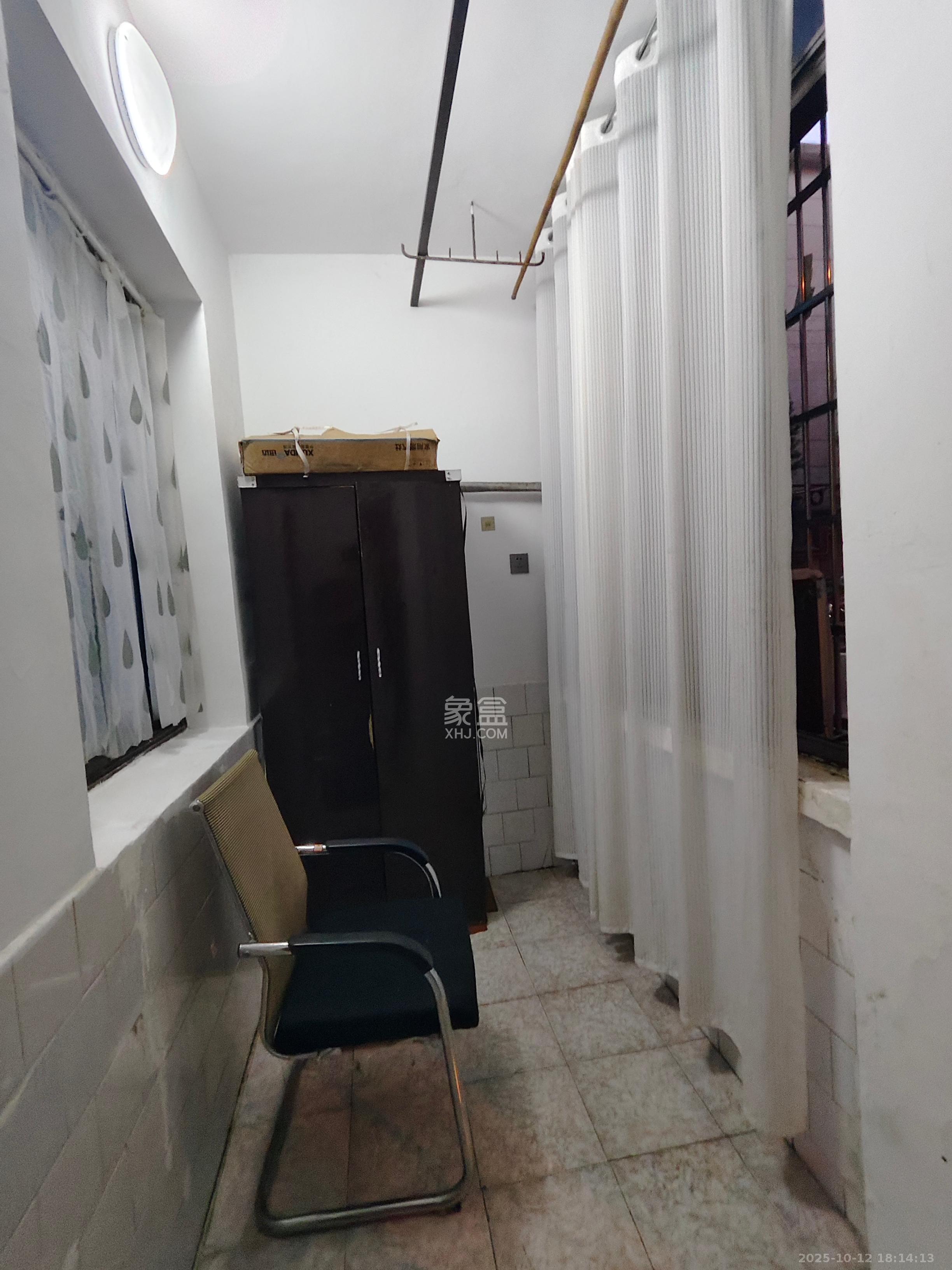 建安小区  1室1厅1卫    1200.0元/月室内图