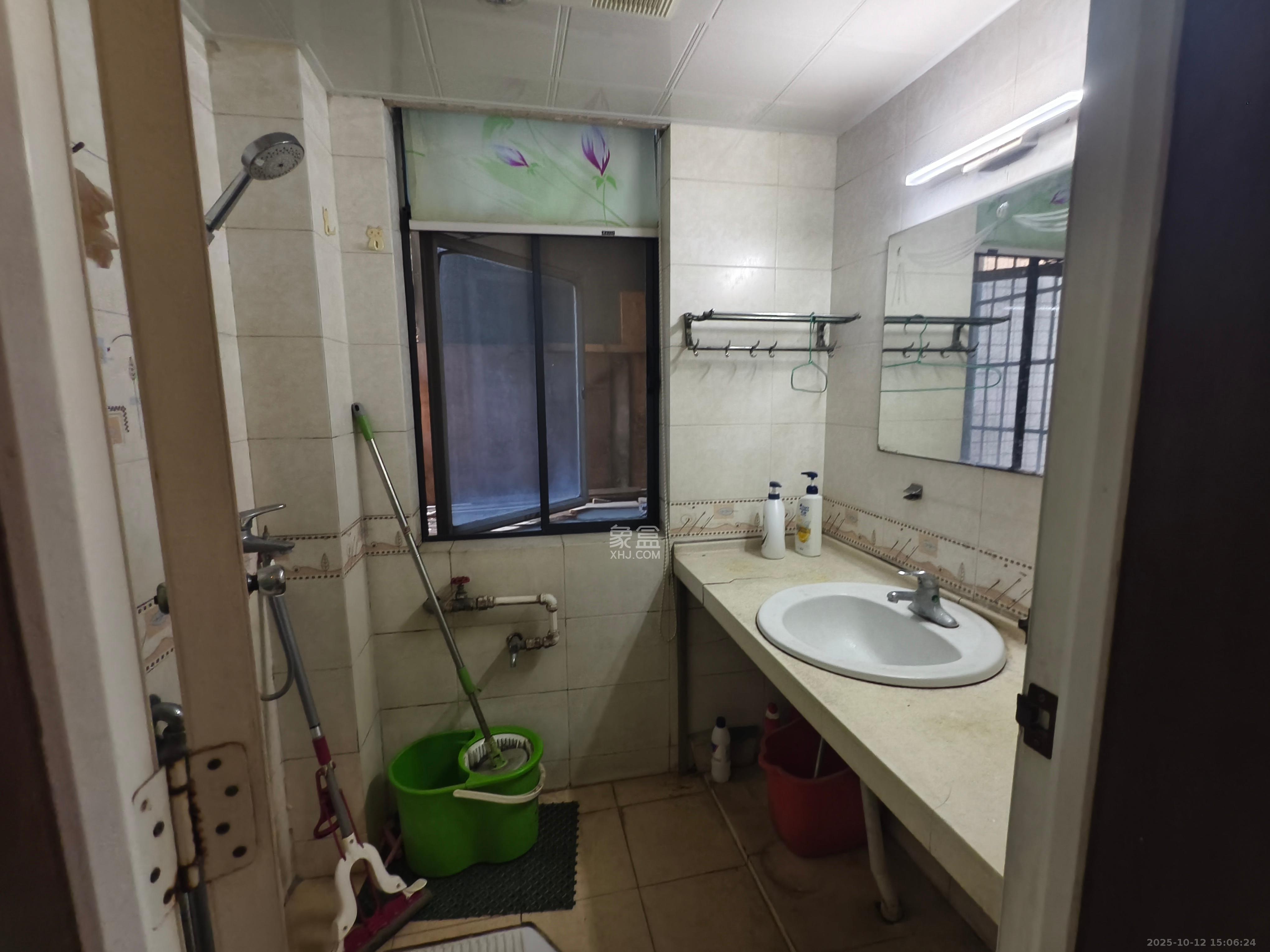 翡翠林居  3室2厅1卫    1800.0元/月室内图